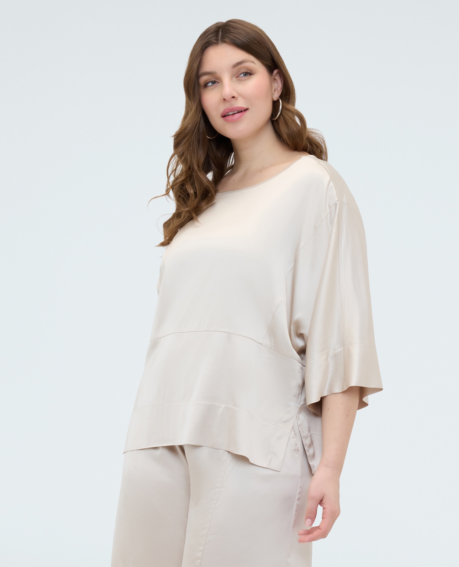 Fiorella Rubino - Blusa de mujer de raso con escote barco para una sensación agradable en la piel.