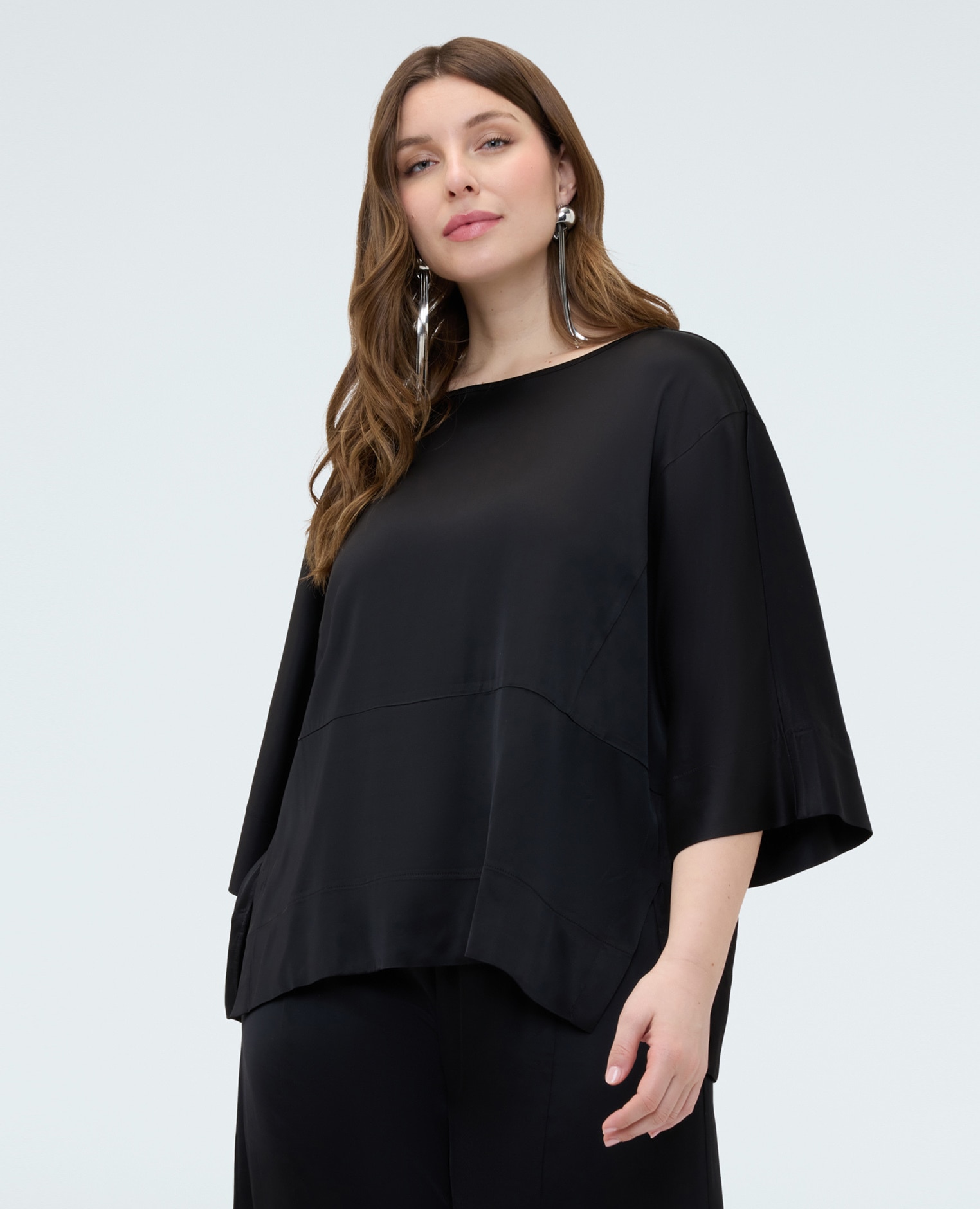 Blusa de mujer de raso con escote barco para una sensación agradable en la piel - Fiorella Rubino - Negro Negro-1