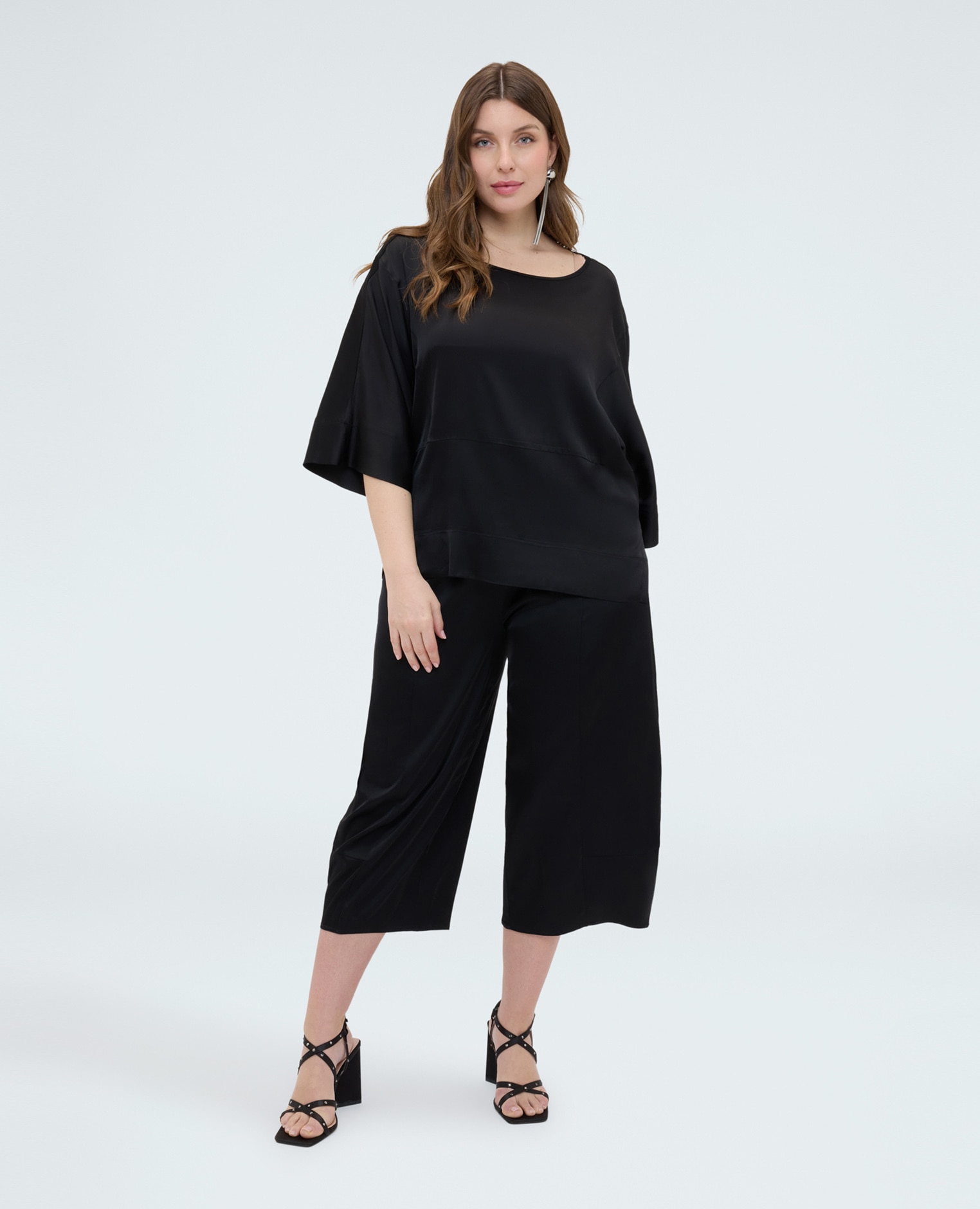Blusa de mujer de raso con escote barco para una sensación agradable en la piel - Fiorella Rubino - Negro Negro-3