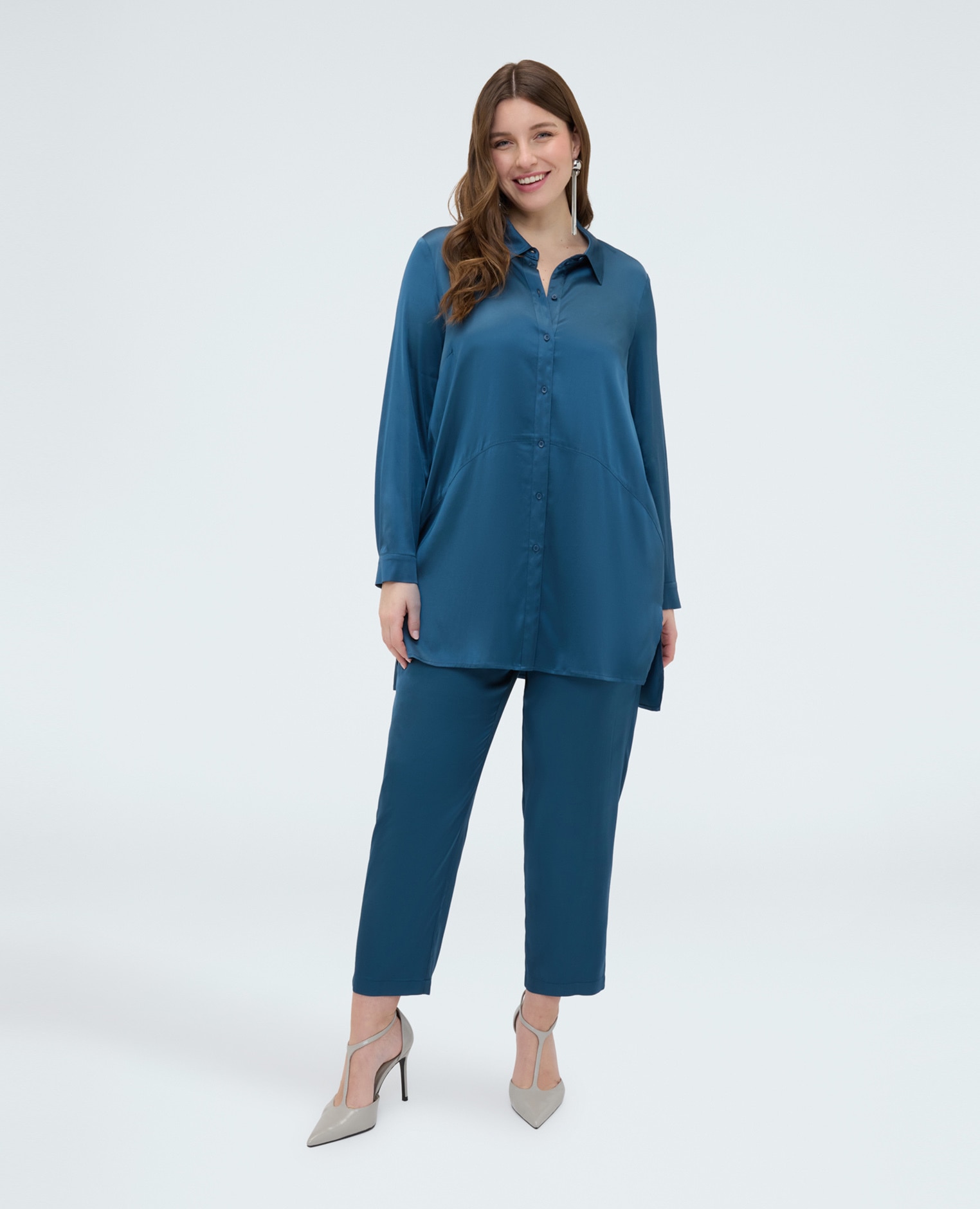 Camisa de mujer en raso stretch línea amplia y suave para el máximo confort - Fiorella Rubino - Azul Azul-3