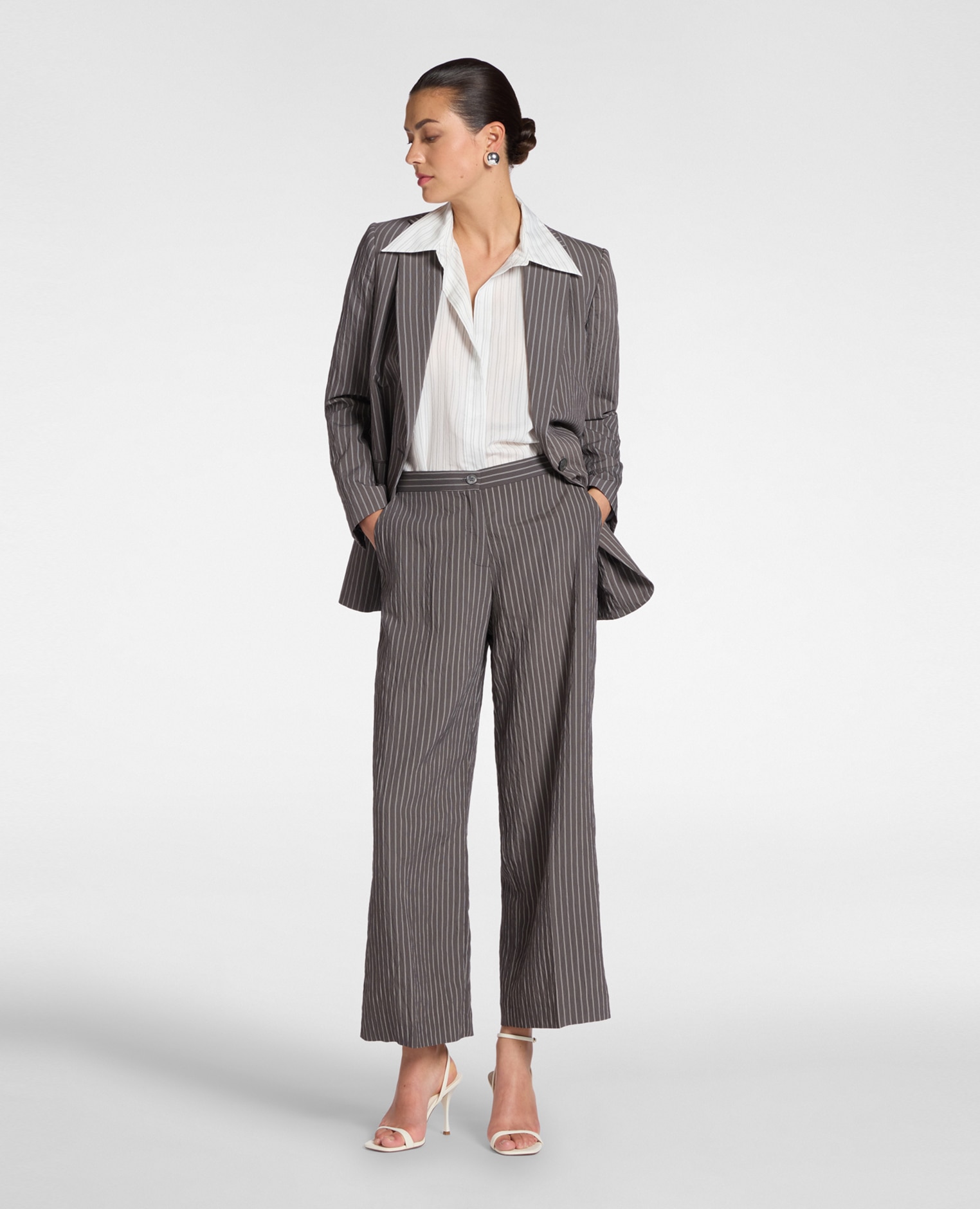 Elena Miró - Pantalones de mujer chinos de rayas diplomáticas ajuste regular con cierre de botones y cremallera.