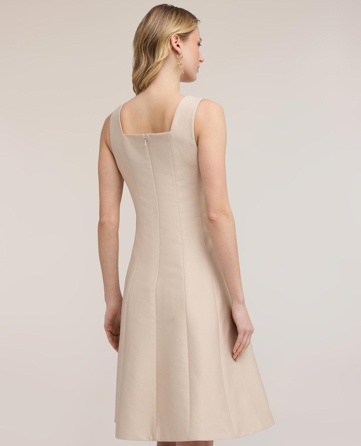 Vestido flare de telas ligeras línea evasé con construcción en paneles cierre con cremallera posterior - Motivi - Beige Beige-2