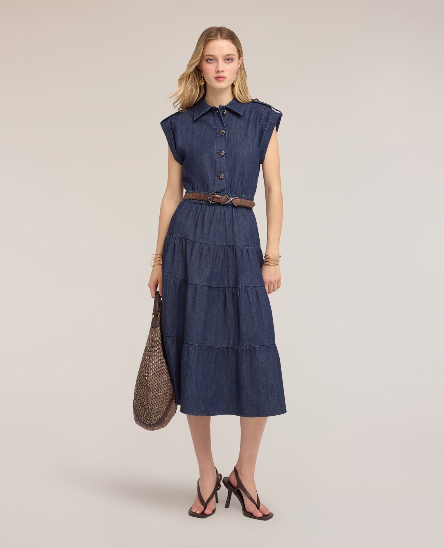 Vestido camisero de denim con falda de volantes abertura frontal con botones a la vista y cuello clásico - Motivi - Azul Azul-1
