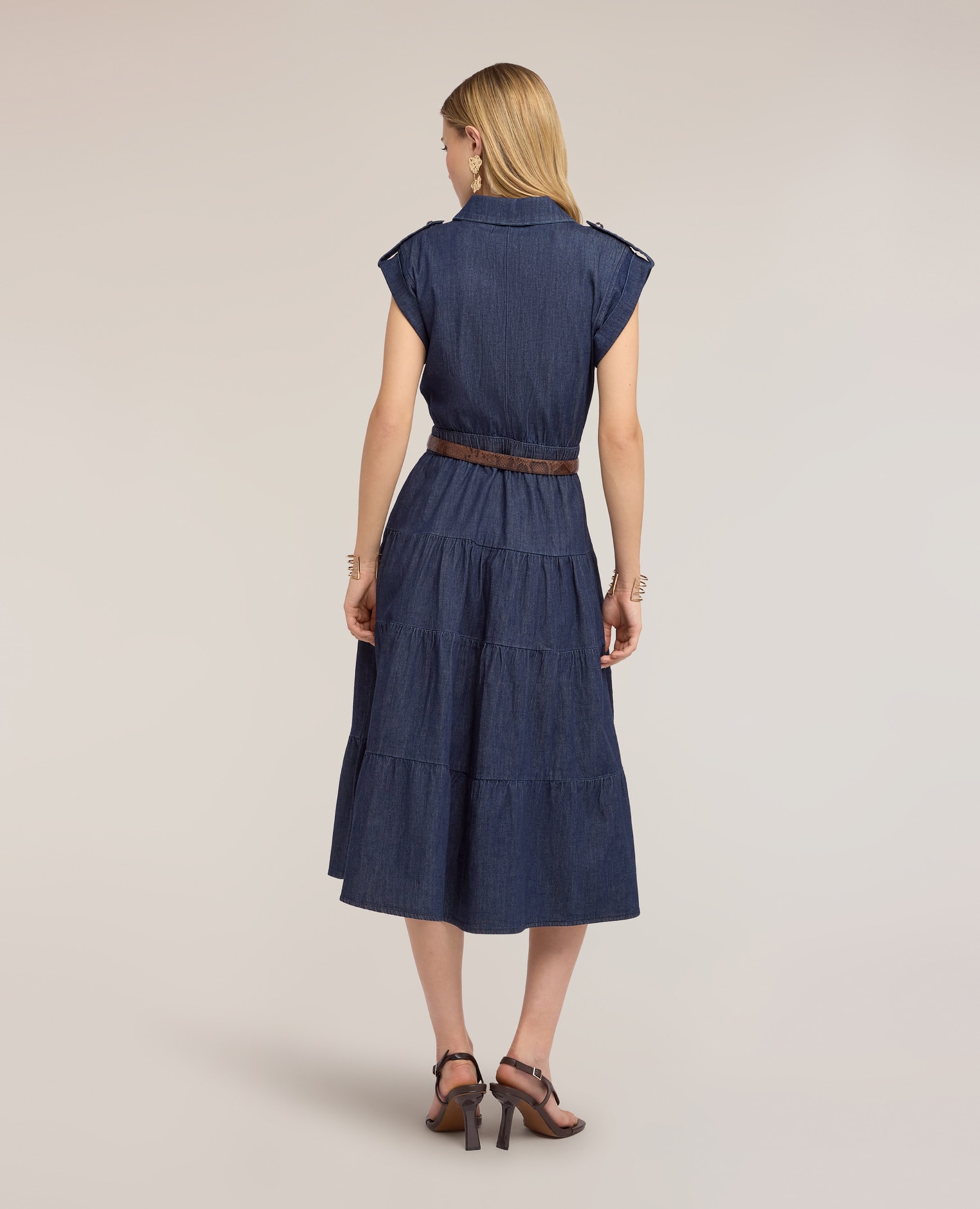 Vestido camisero de denim con falda de volantes abertura frontal con botones a la vista y cuello clásico - Motivi - Azul Azul-2