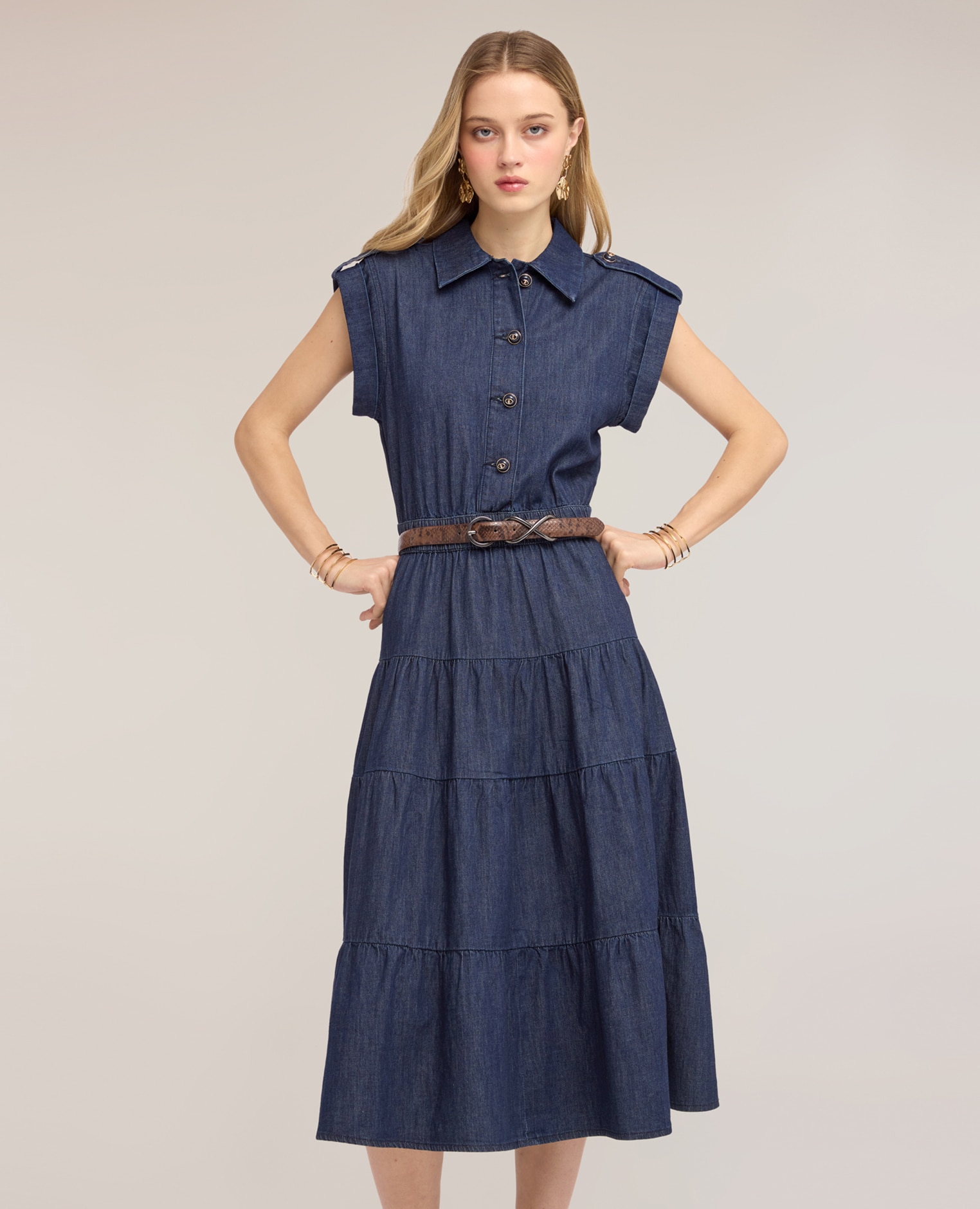 Vestido camisero de denim con falda de volantes abertura frontal con botones a la vista y cuello clásico - Motivi - Azul Azul-3