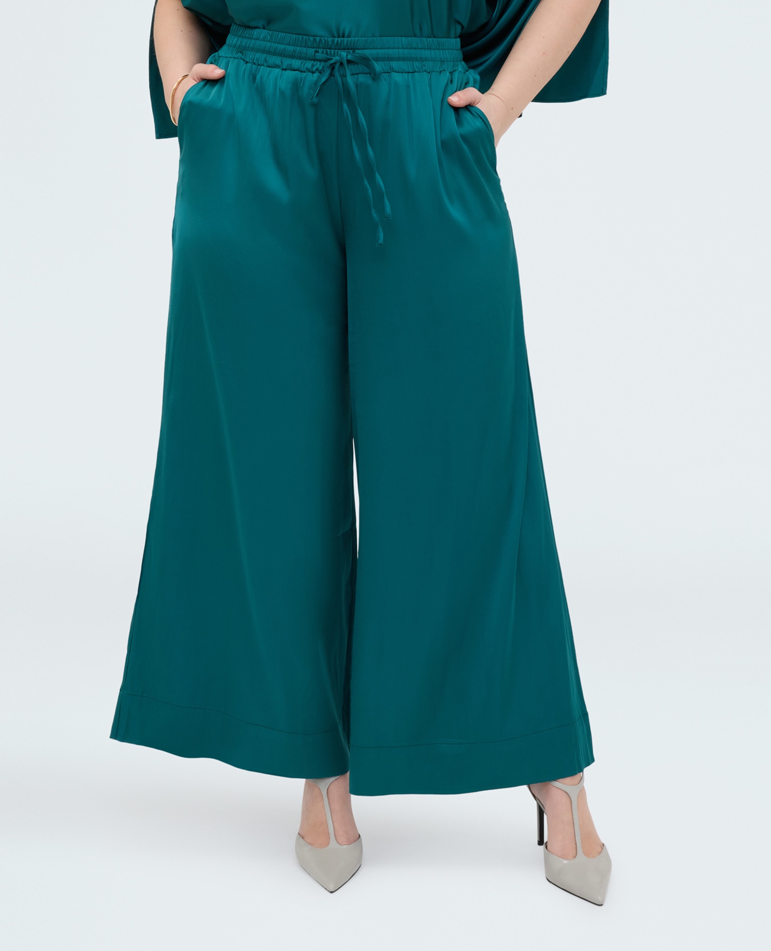Pantalones de mujer wide leg en raso de viscosa perfectos para los momentos especiales y para los looks cotidianos - Fiorella Rubino - Verde Verde-1
