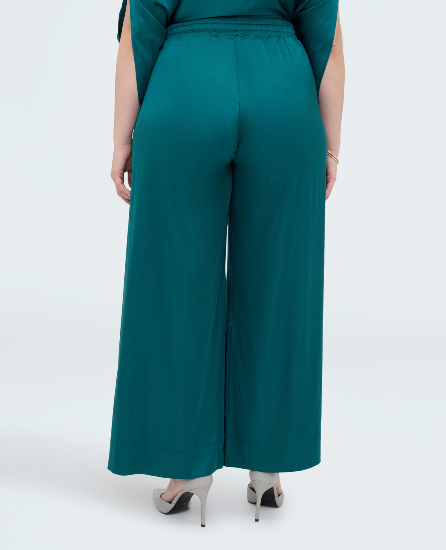 Pantalones de mujer wide leg en raso de viscosa perfectos para los momentos especiales y para los looks cotidianos - Fiorella Rubino - Verde Verde-2
