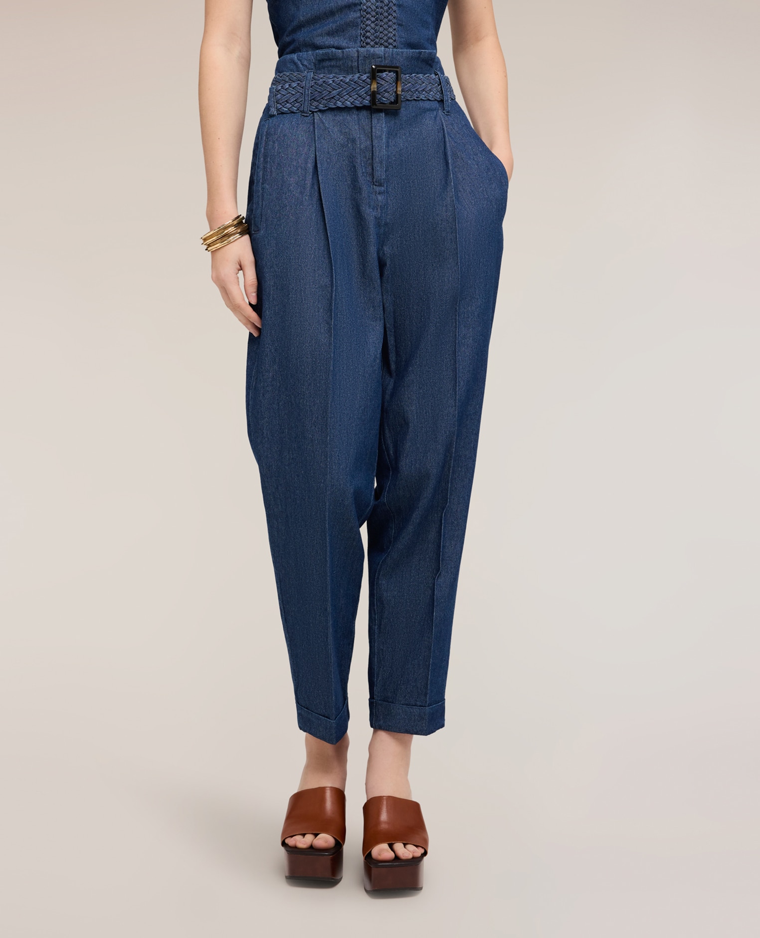 Vaqueros de mujer carrot con cinturón trenzado talle alto con cierre de cremallera cinturón trenzado con hebilla de resina - Motivi - Azul Azul-3