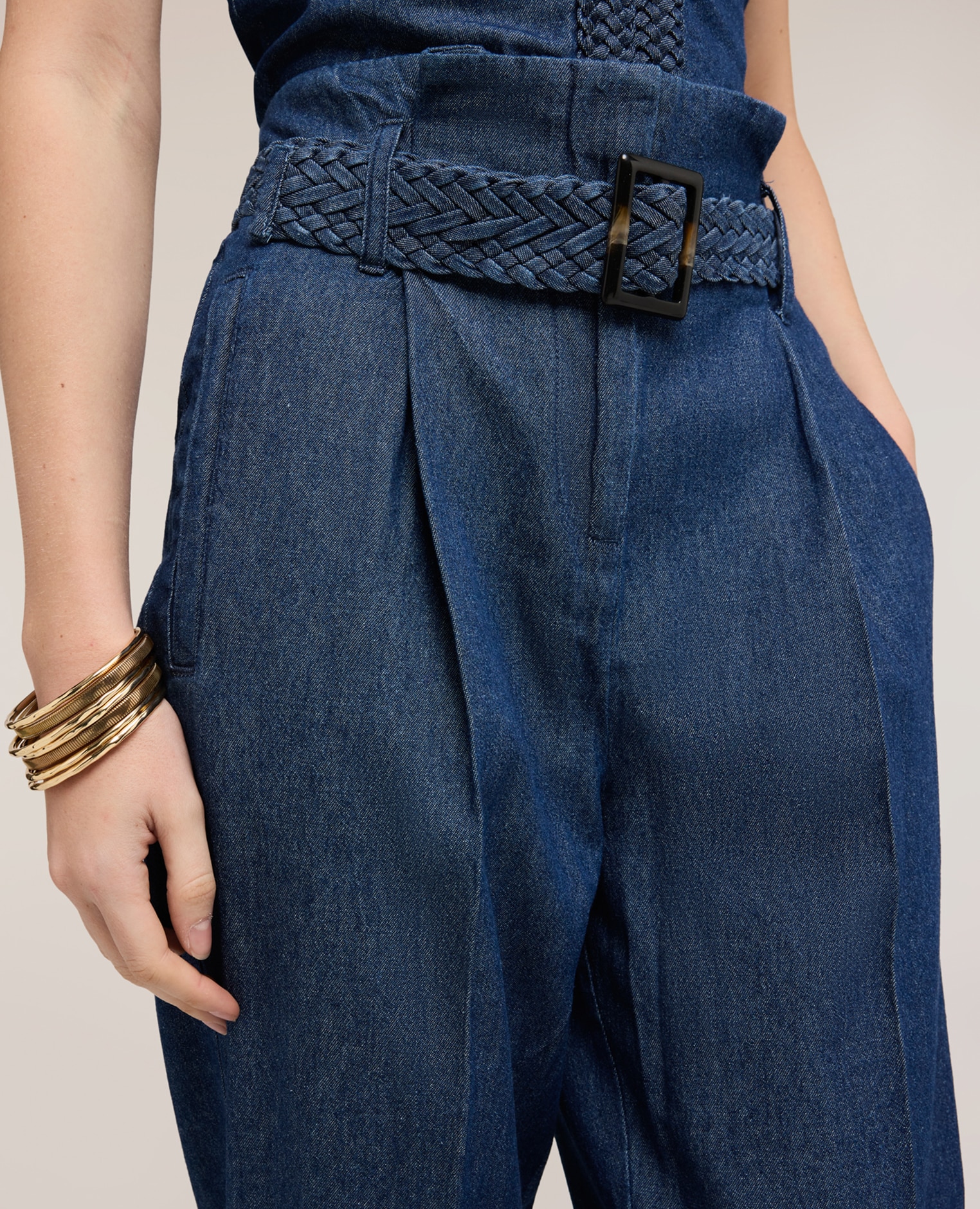Vaqueros de mujer carrot con cinturón trenzado talle alto con cierre de cremallera cinturón trenzado con hebilla de resina - Motivi - Azul Azul-4