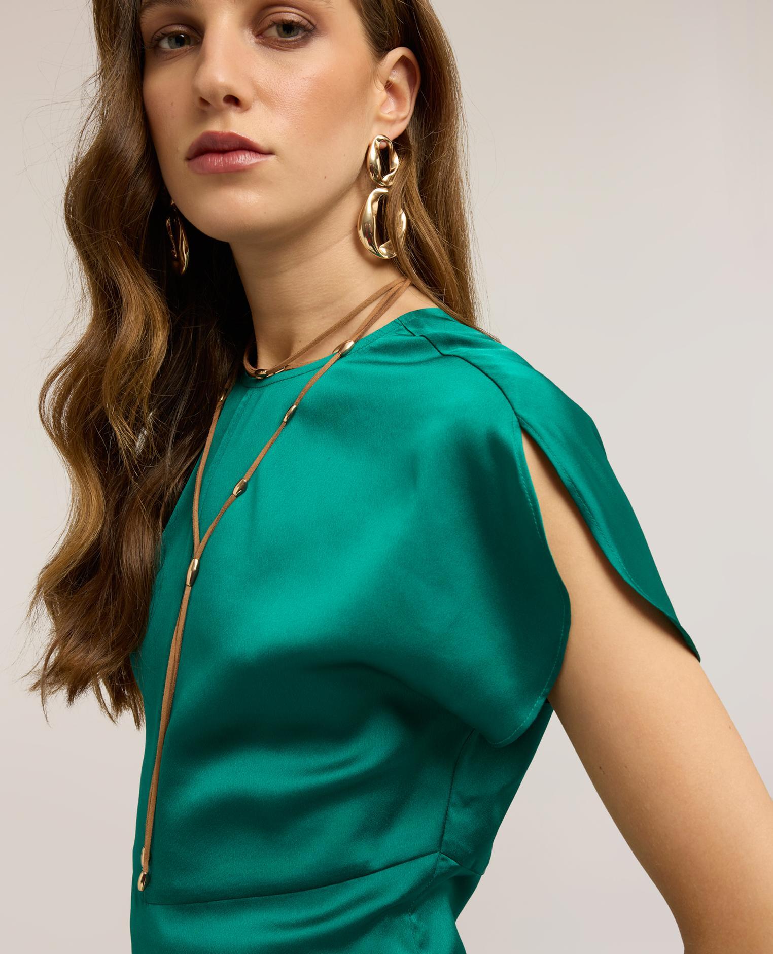 Blusa de mujer de satén con mangas de pétalo escote redondo con cierre de cremallera en la parte posterior - Motivi - Verde Verde-1