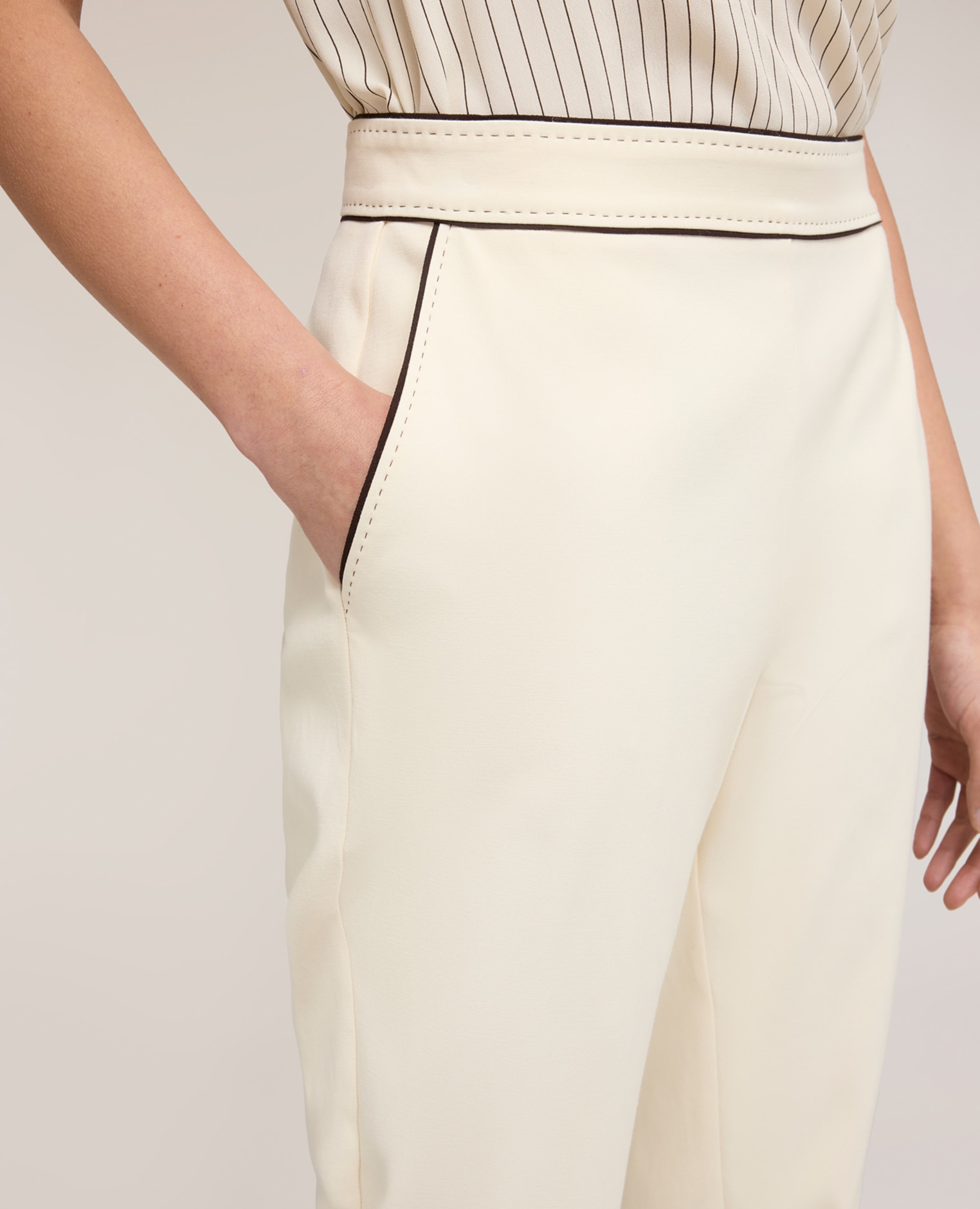 Pantalones de mujer con ribete the tailoring lab ajuste recto cintura alta con cinturón - Motivi - Blanco Blanco-4