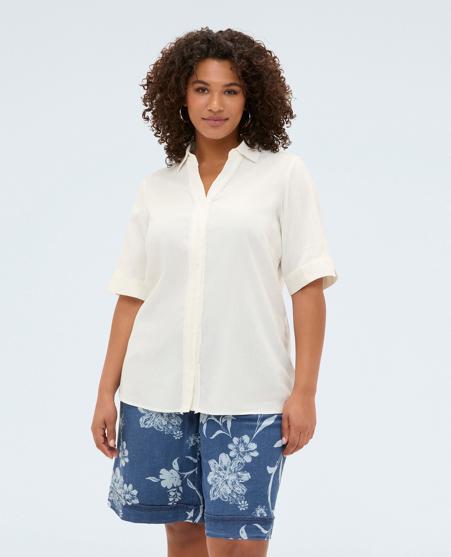 Fiorella Rubino - Camisa de mujer boxy en mezcla de lino y viscosa cierre con botones y abertura y botones posteriores.