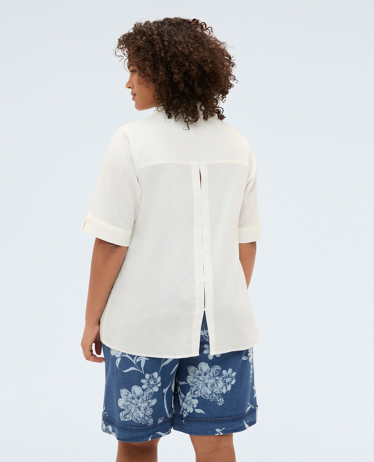 Camisa de mujer boxy en mezcla de lino y viscosa cierre con botones y abertura y botones posteriores - Fiorella Rubino - Blanco Blanco-2