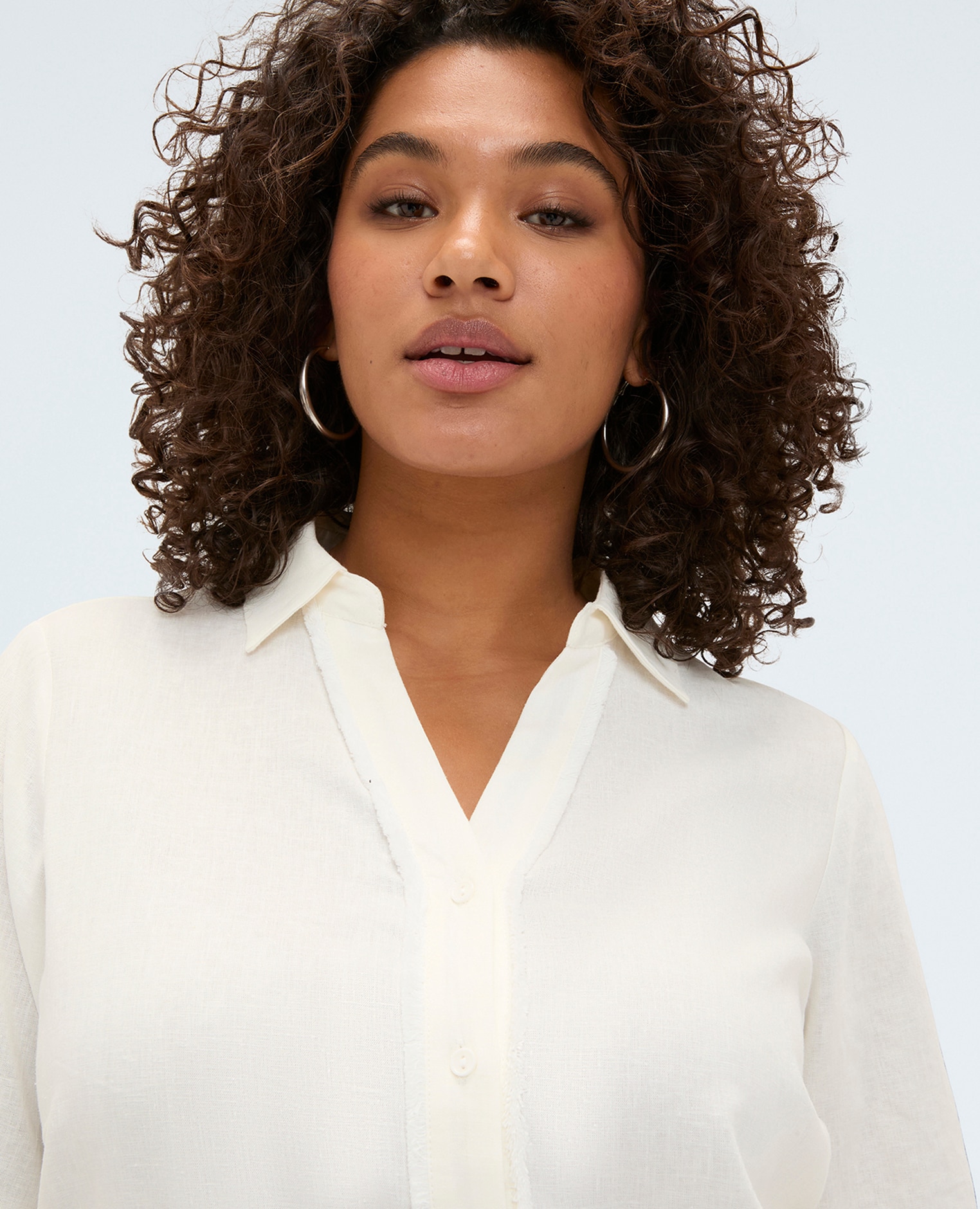 Camisa de mujer boxy en mezcla de lino y viscosa cierre con botones y abertura y botones posteriores - Fiorella Rubino - Blanco Blanco-4