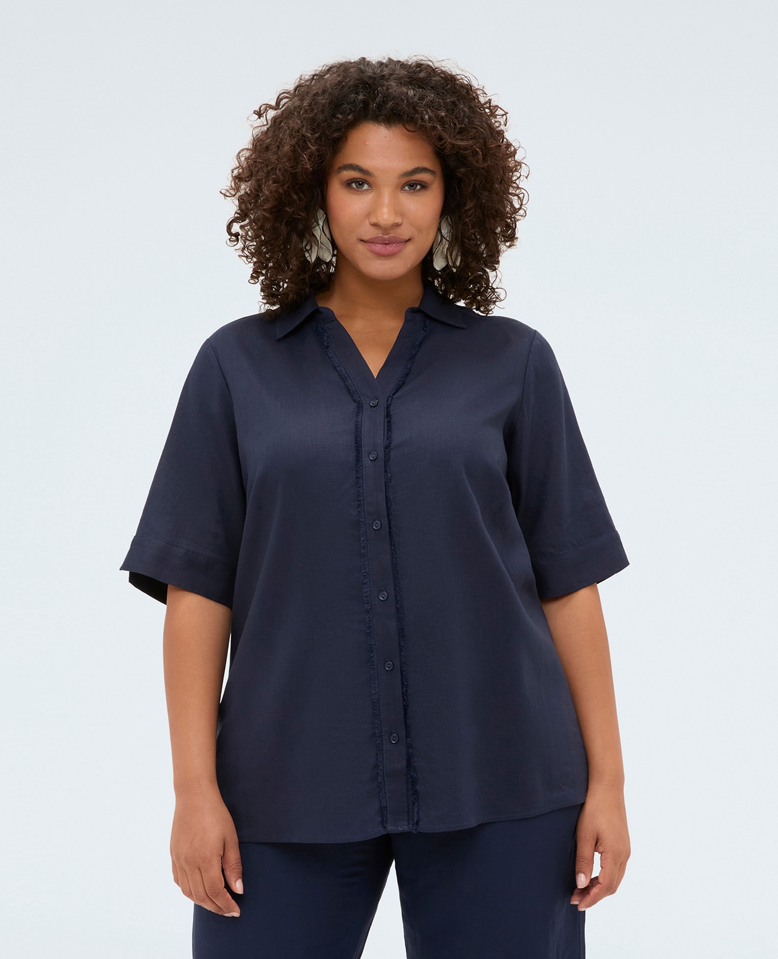 Fiorella Rubino - Camisa de mujer boxy en mezcla de lino y viscosa cierre con botones y abertura y botones posteriores.