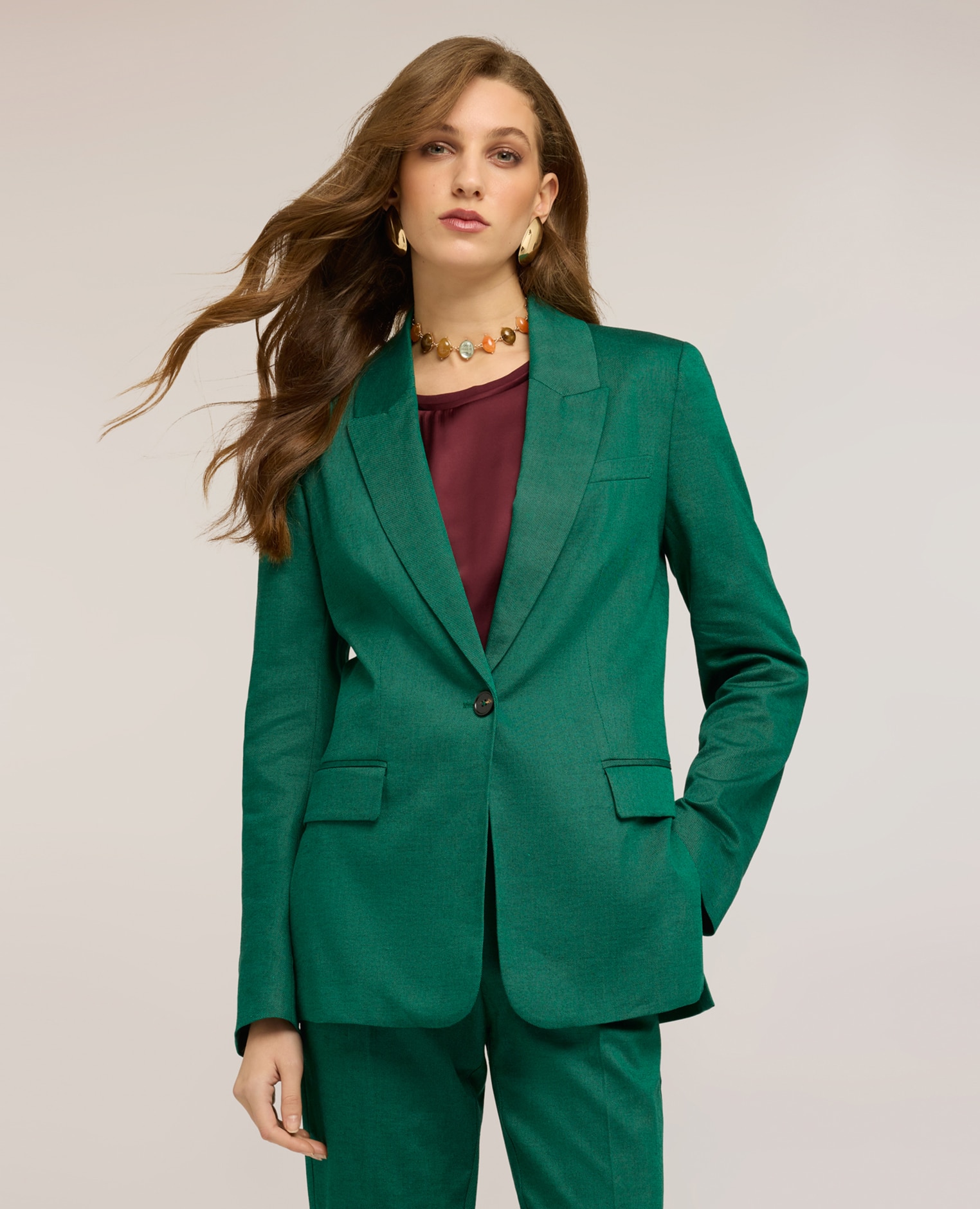 Imagen 0 de Blazer de mujer de un botón mezcla de lino modelo de corte regular con cierre de botonadura sencilla de un botón Verde