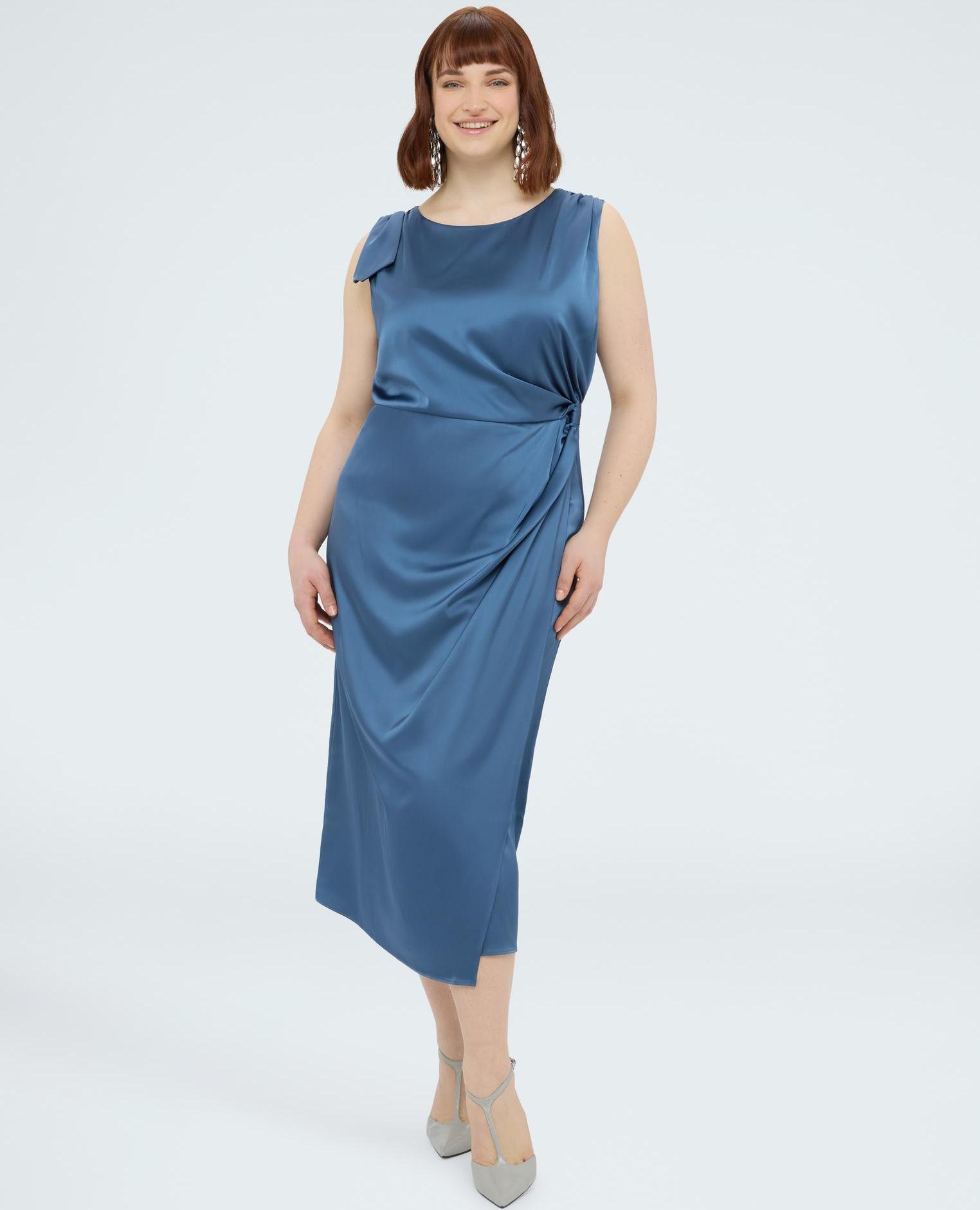 Fiorella Rubino - Vestido midi de satén con drapeado mangas cortas tipo kimono.