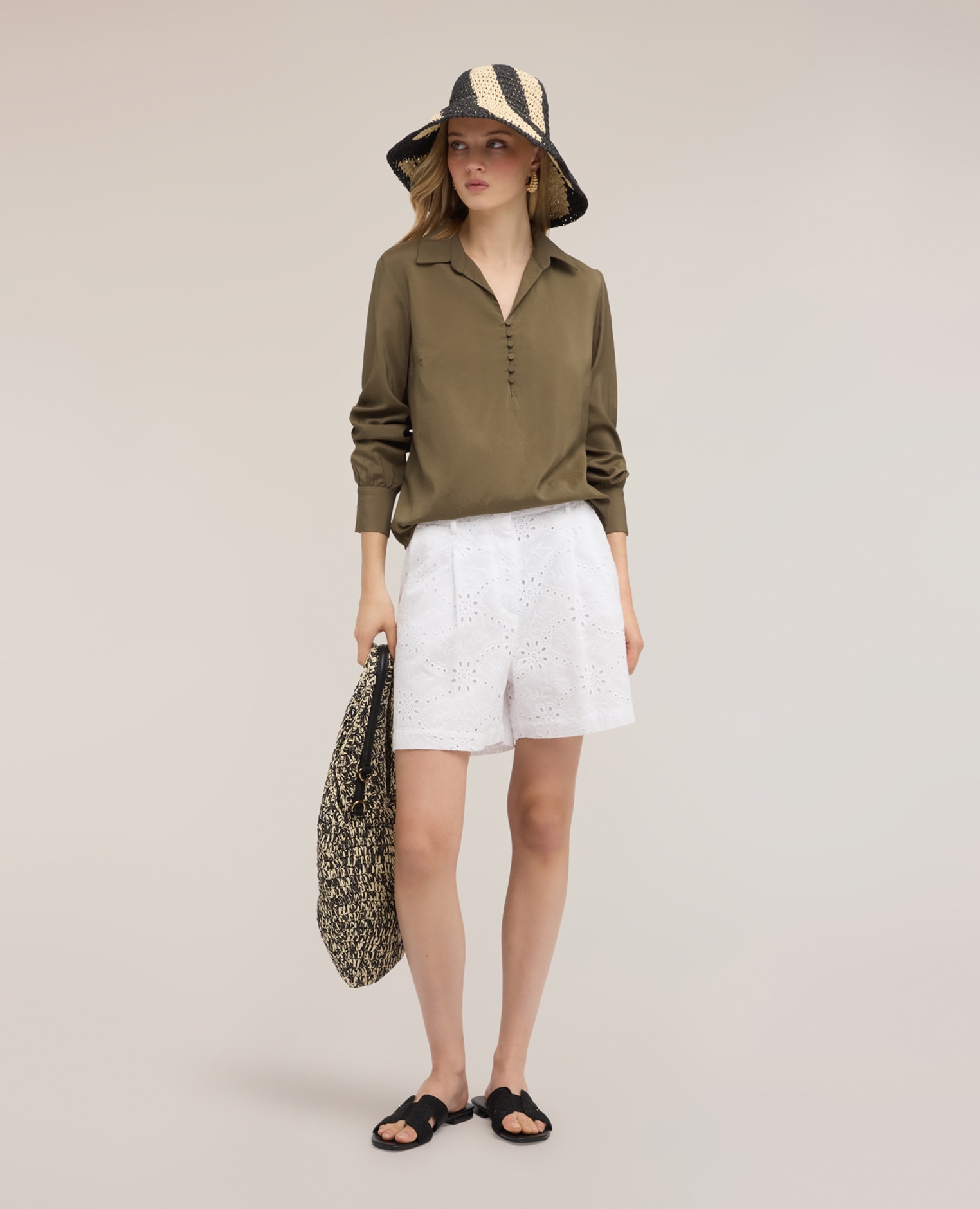 Blusa de mujer con cuello de satén apertura frontal con cuello de vela y botones forrados - Motivi - Verde militar Verde militar-3