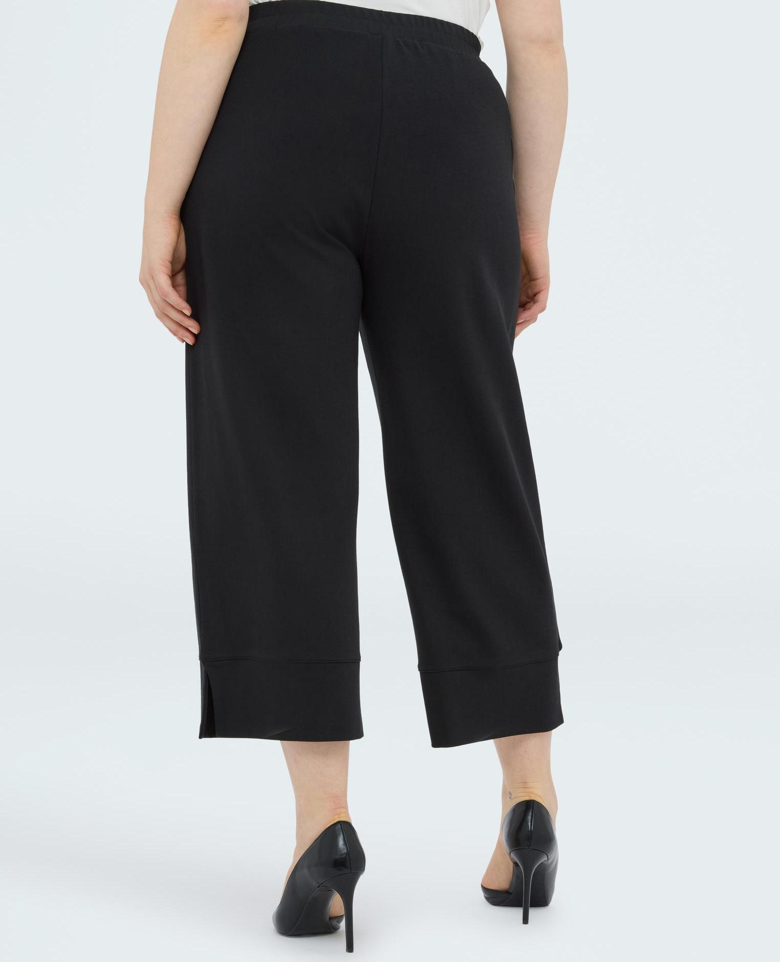 Fiorella Rubino - Pantalones de mujer cropped de felpa con detalle joya.