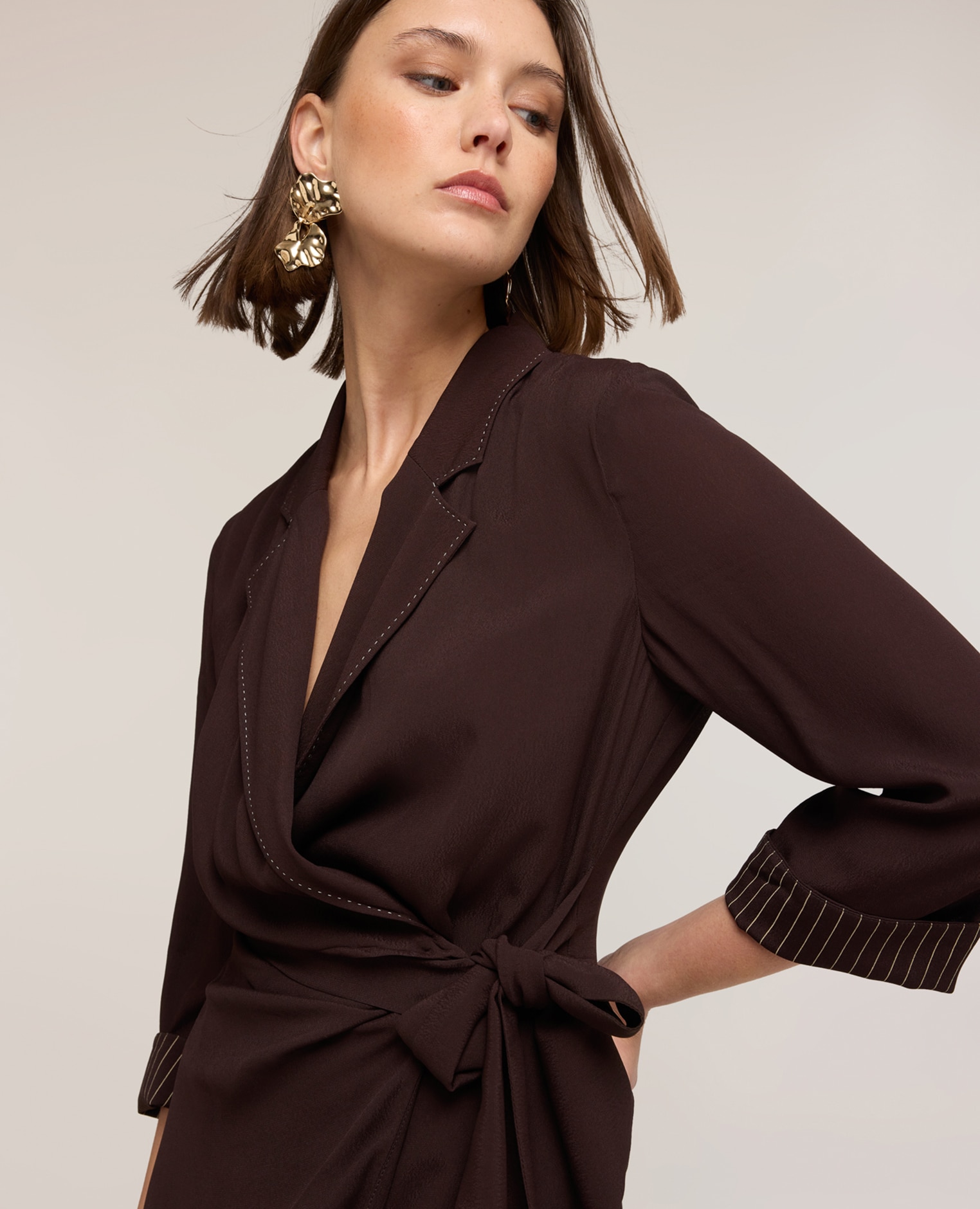 Vestido camisero the tailoring lab cierre lateral con cinturón en la cintura y drapeado - Motivi - Marrón Marrón-4