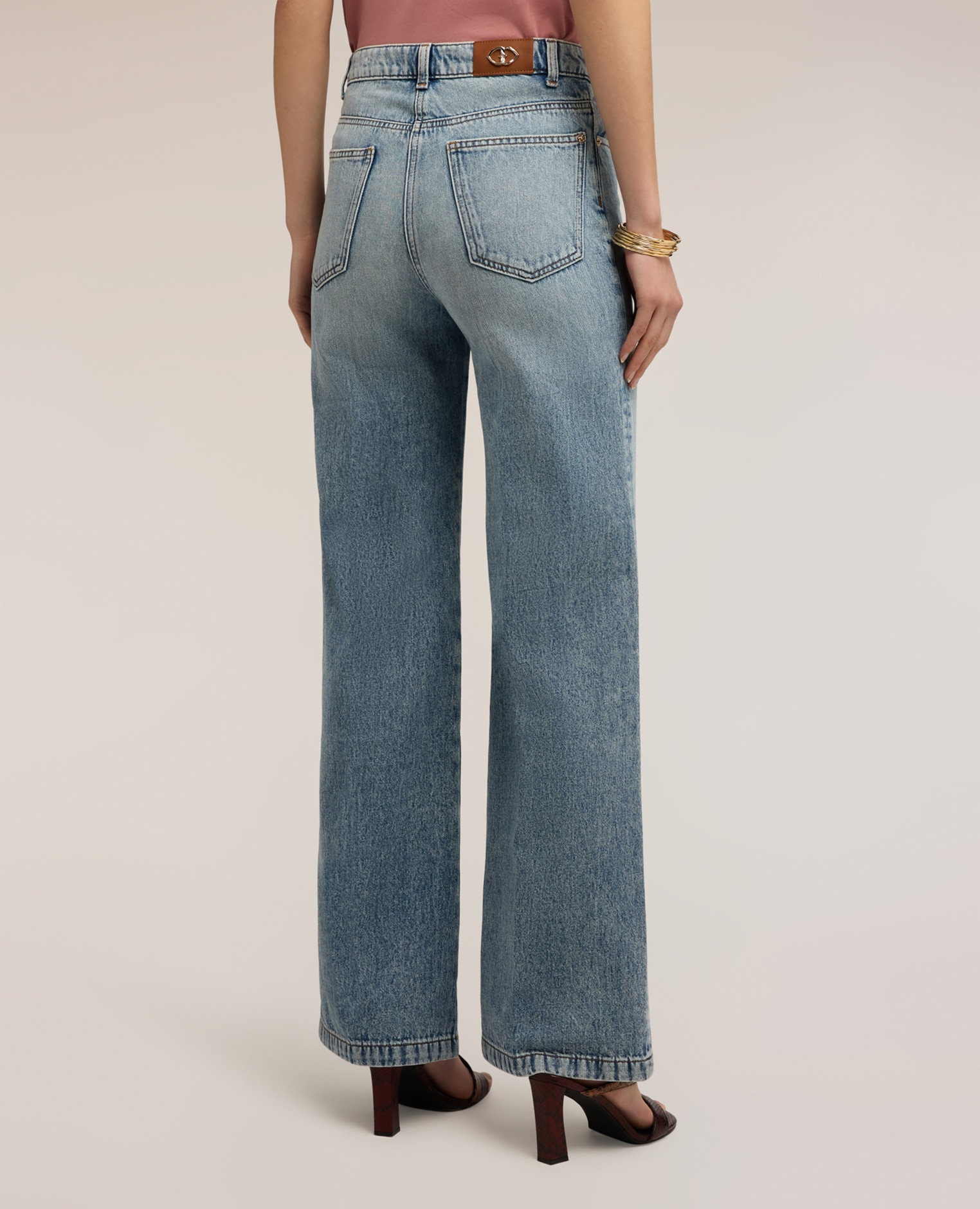 Jeans de mujer de pierna ancha modelo de cinco bolsillos con cierre de botón y cremallera - Motivi - Azul claro Azul claro-2