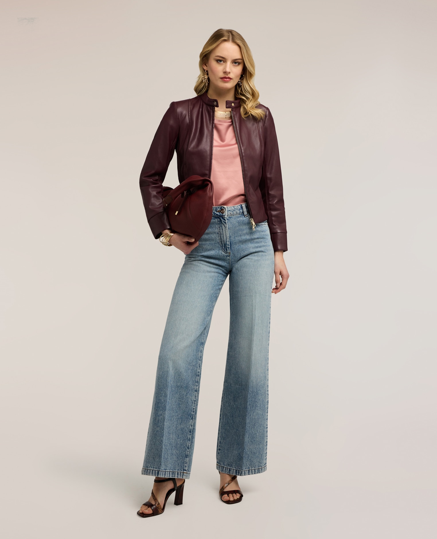 Motivi - Jeans de mujer de pierna ancha modelo de cinco bolsillos con cierre de botón y cremallera.