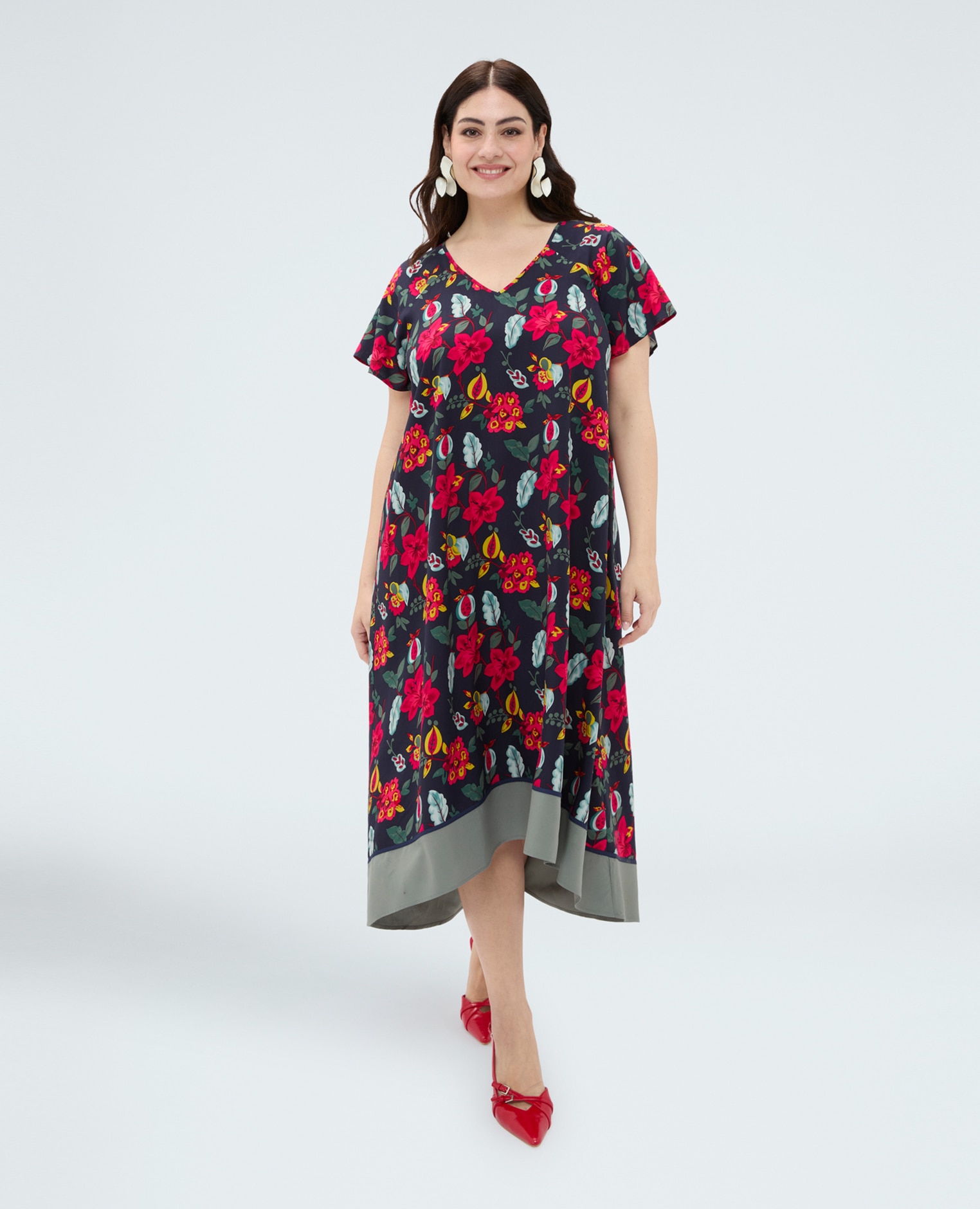 Vestido largo de viscosa con estampado floral escote en v mangas cortas tipo kimono y bajo asimétrico - Fiorella Rubino - Azul Azul-1