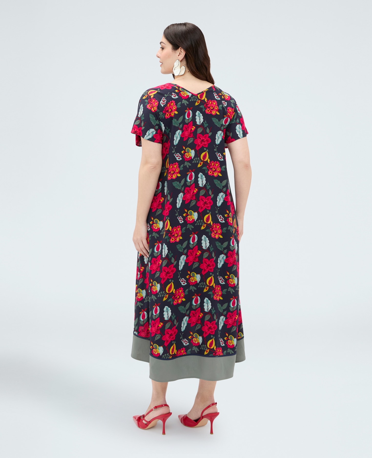 Vestido largo de viscosa con estampado floral escote en v mangas cortas tipo kimono y bajo asimétrico - Fiorella Rubino - Azul Azul-2
