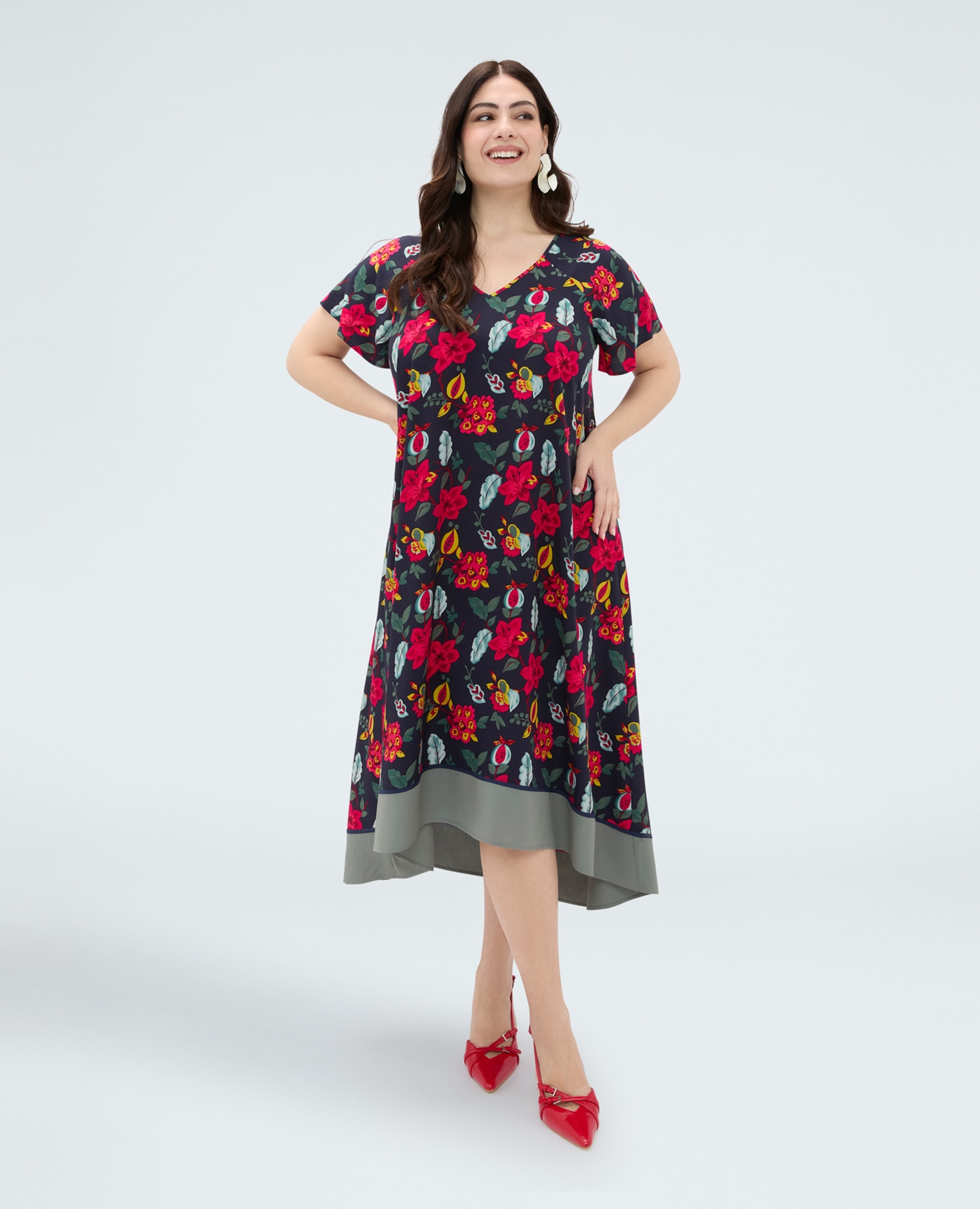 Vestido largo de viscosa con estampado floral escote en v mangas cortas tipo kimono y bajo asimétrico - Fiorella Rubino - Azul Azul-3