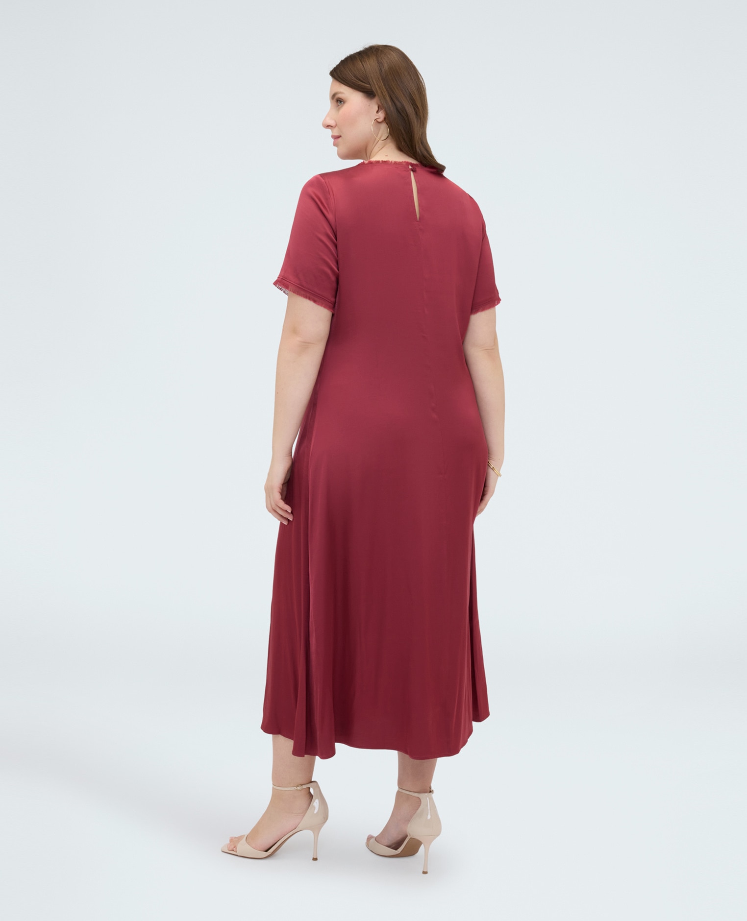 Vestido línea a en raso con detalles deshilachados cuello redondo y mangas cortas con detalle deshilachado - Fiorella Rubino - Rojo Rojo-2