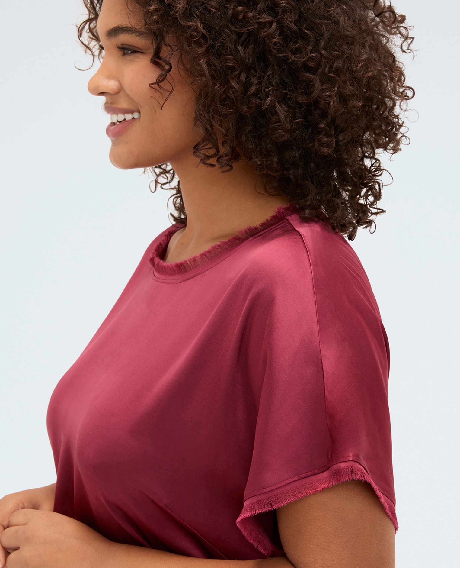 Top de mujer de raso con detalles deshilachados para una sensación agradable en la piel - Fiorella Rubino - Rojo Rojo-4