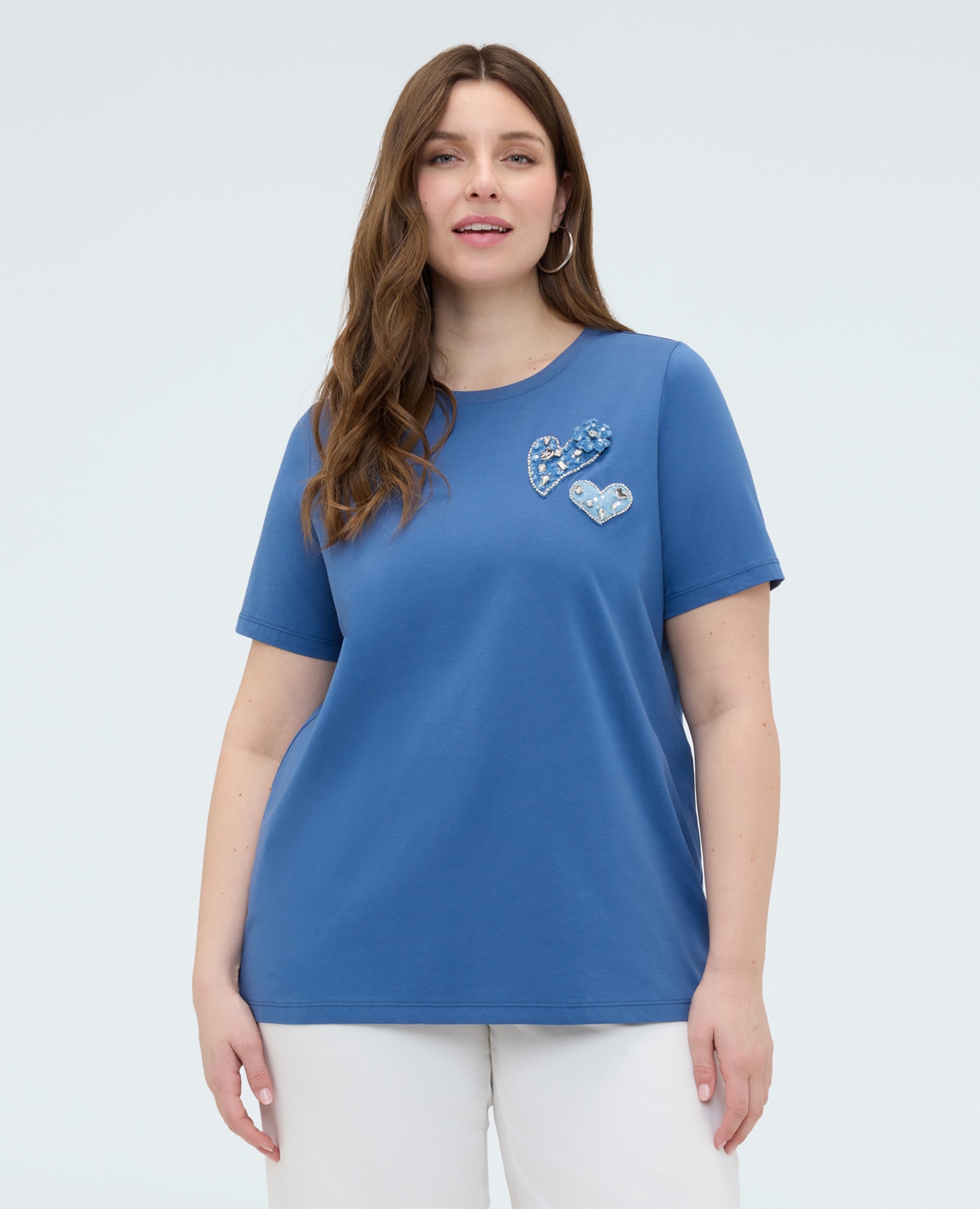 Camiseta de mujer de algodón con corazones y estrás aplicaciones decorativas en forma de corazón en la parte delantera - Fiorella Rubino - Azul Azul-1