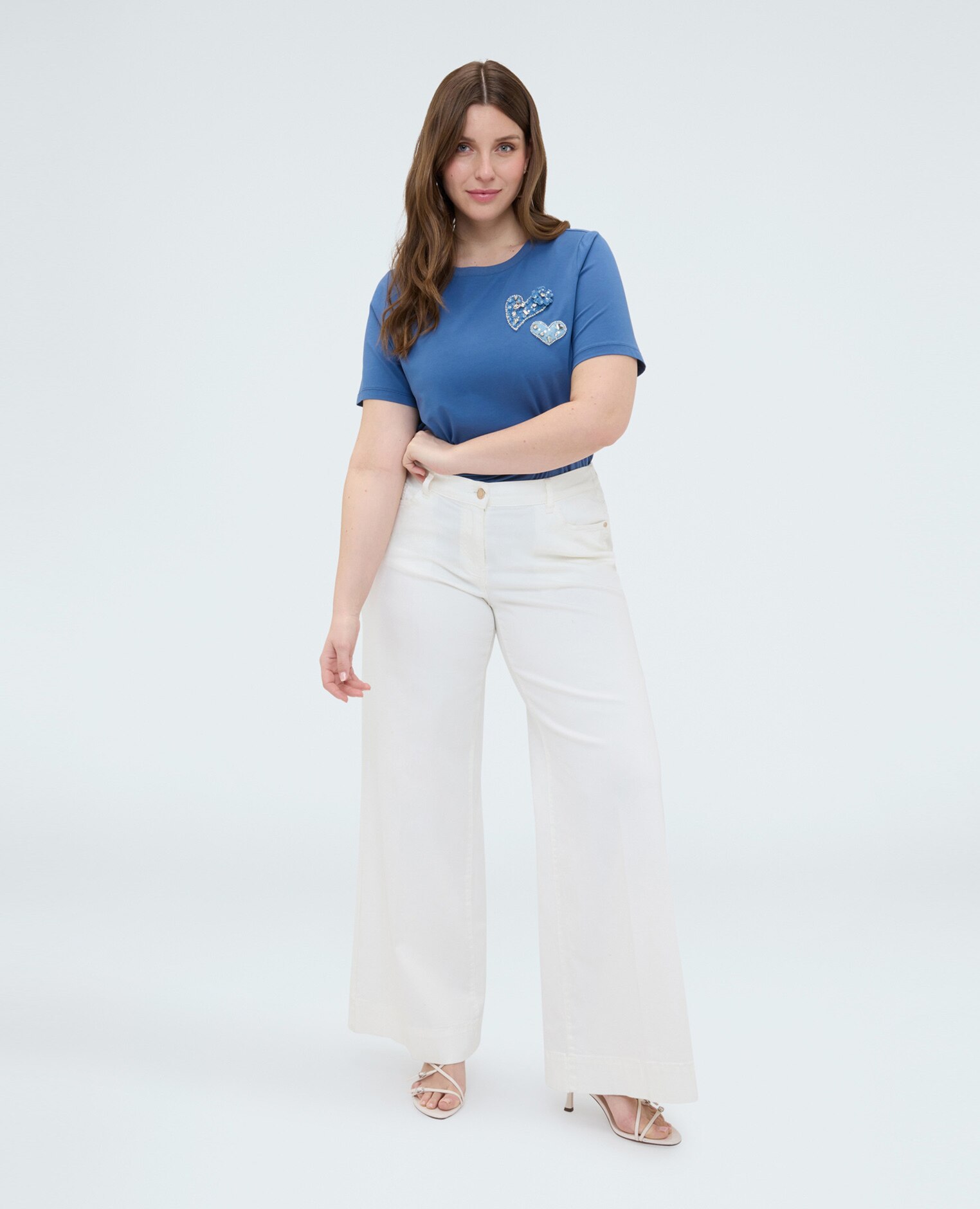 Camiseta de mujer de algodón con corazones y estrás aplicaciones decorativas en forma de corazón en la parte delantera - Fiorella Rubino - Azul Azul-3
