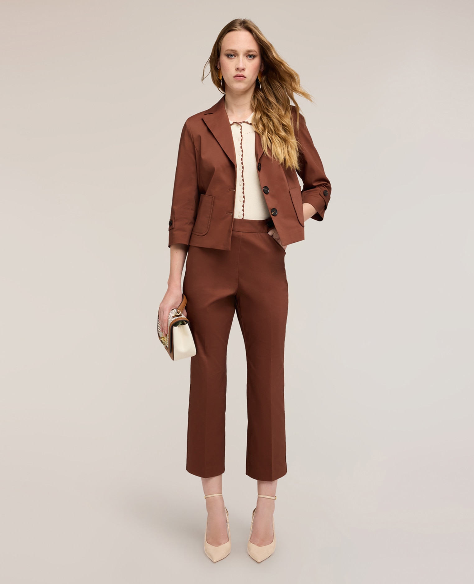 Pantalones de mujer kick flare de algodón técnico talle alto cierre con cremallera - Motivi - Marrón Marrón-1