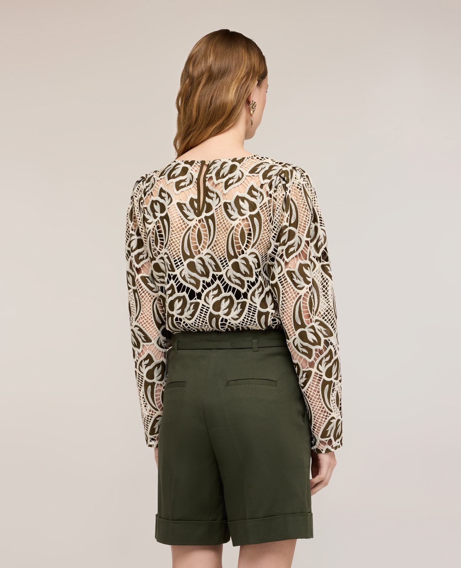 Blusa de mujer de bordado inglés ajuste regular escote redondo con motivo de gota en la parte posterior - Motivi - Verde militar Verde militar-2