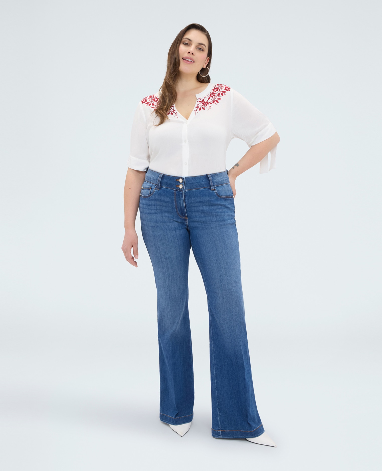 Blusa de mujer con bordados florales cierre con botones - Fiorella Rubino - Blanco Blanco-3