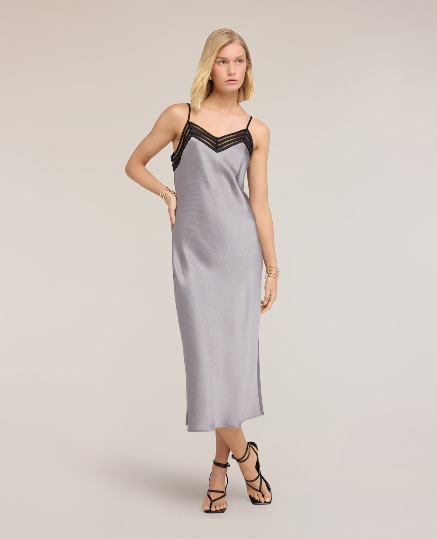 Vestido largo de satén con borde de tul tirantes finos ajustables - Motivi - Gris Gris-1