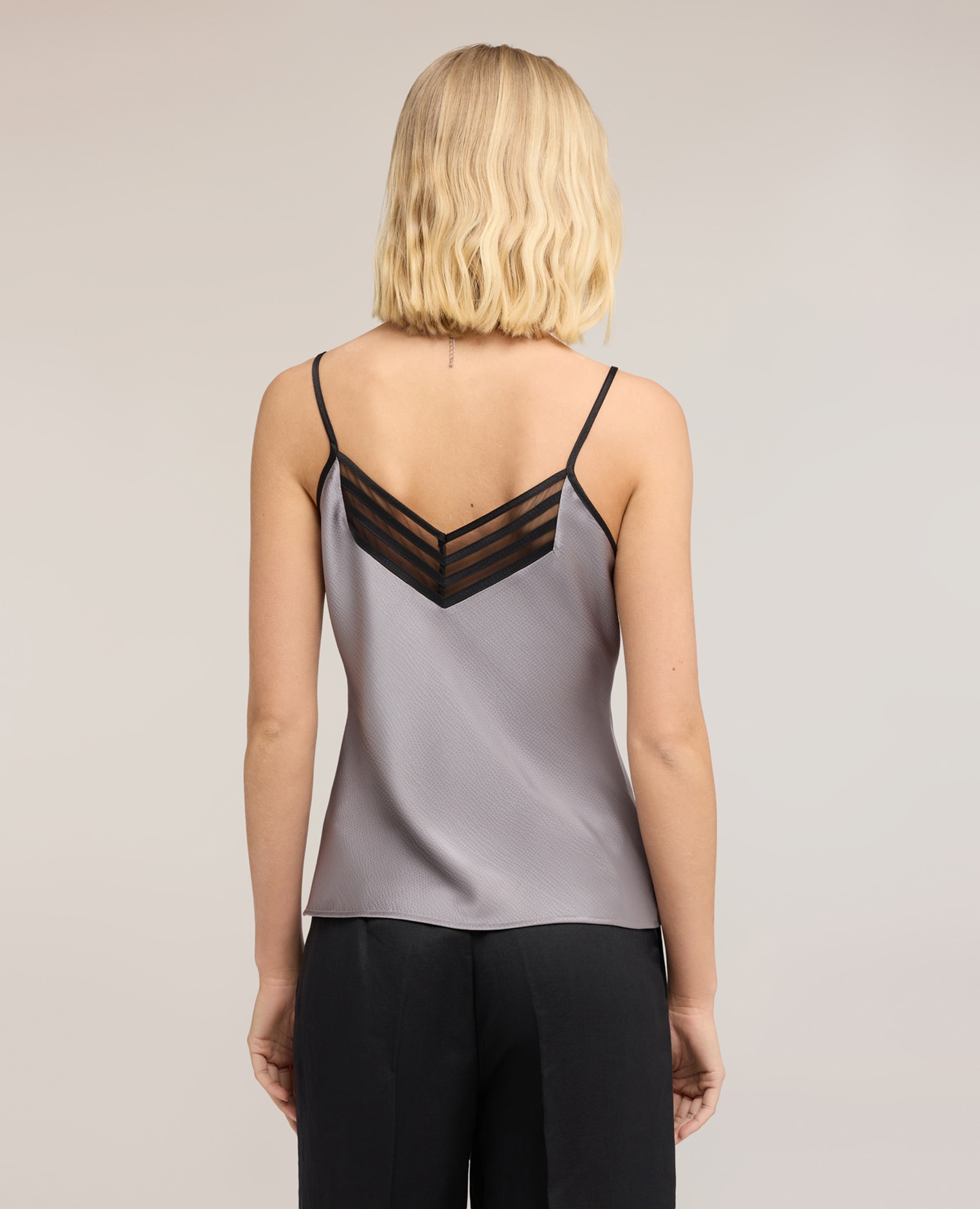 Top de mujer de raso con borde de tul tirantes finos ajustables - Motivi - Gris Gris-2