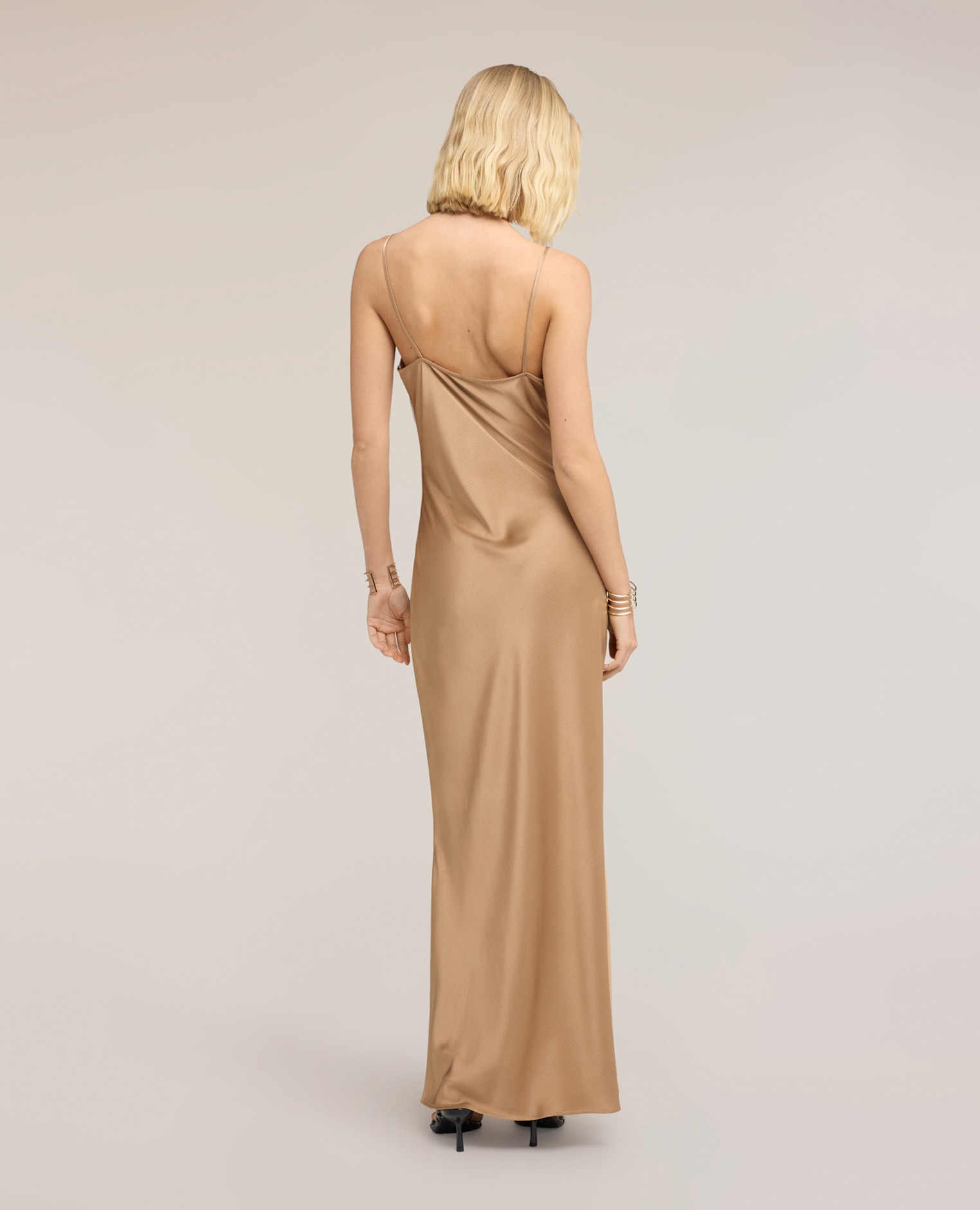 Vestido largo de satén tirantes finos escote en v - Motivi - Beige Beige-2