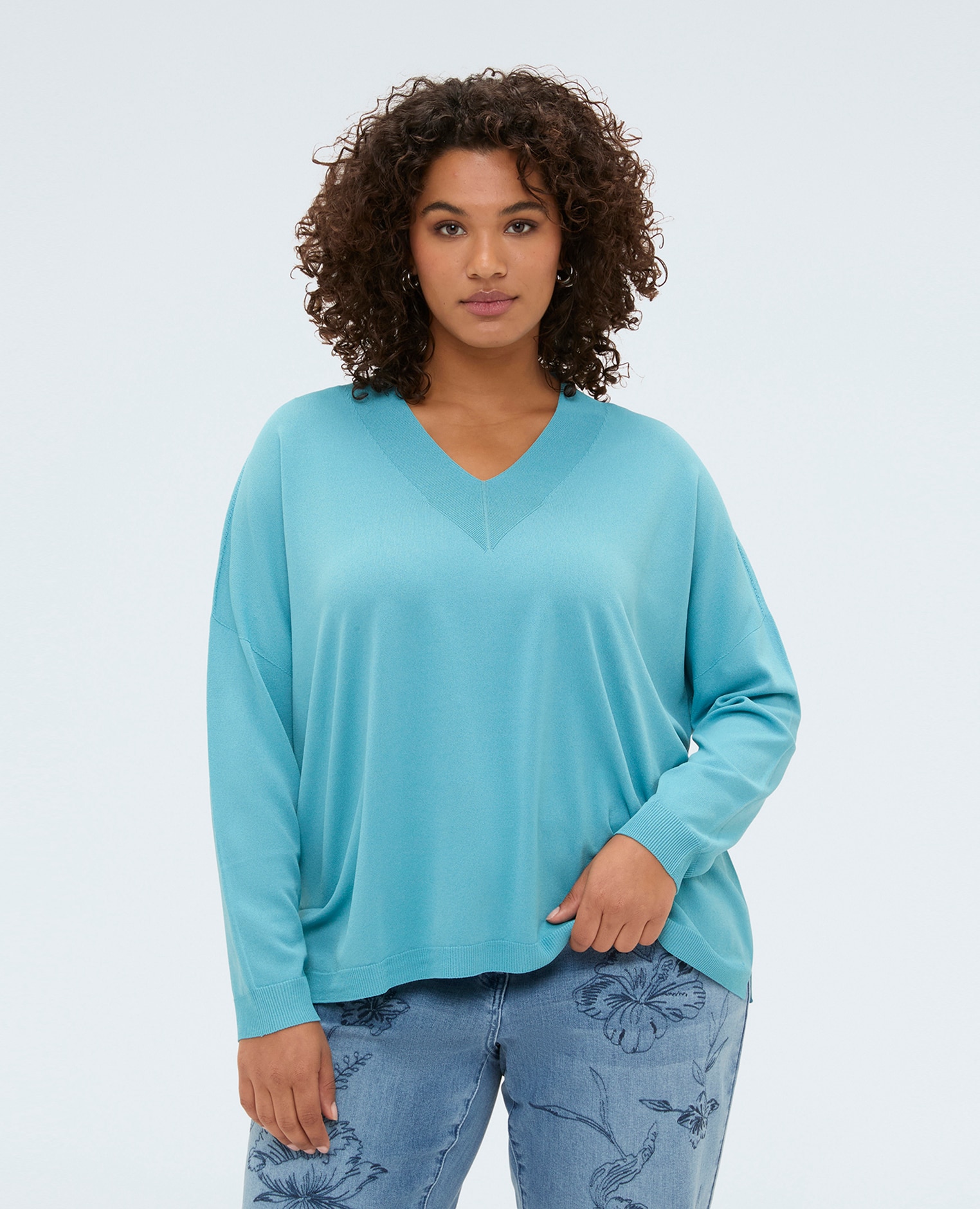 Jersey de mujer fino con escote en v ajuste oversize para el máximo confort mangas largas - Fiorella Rubino - Azul claro Azul claro-1
