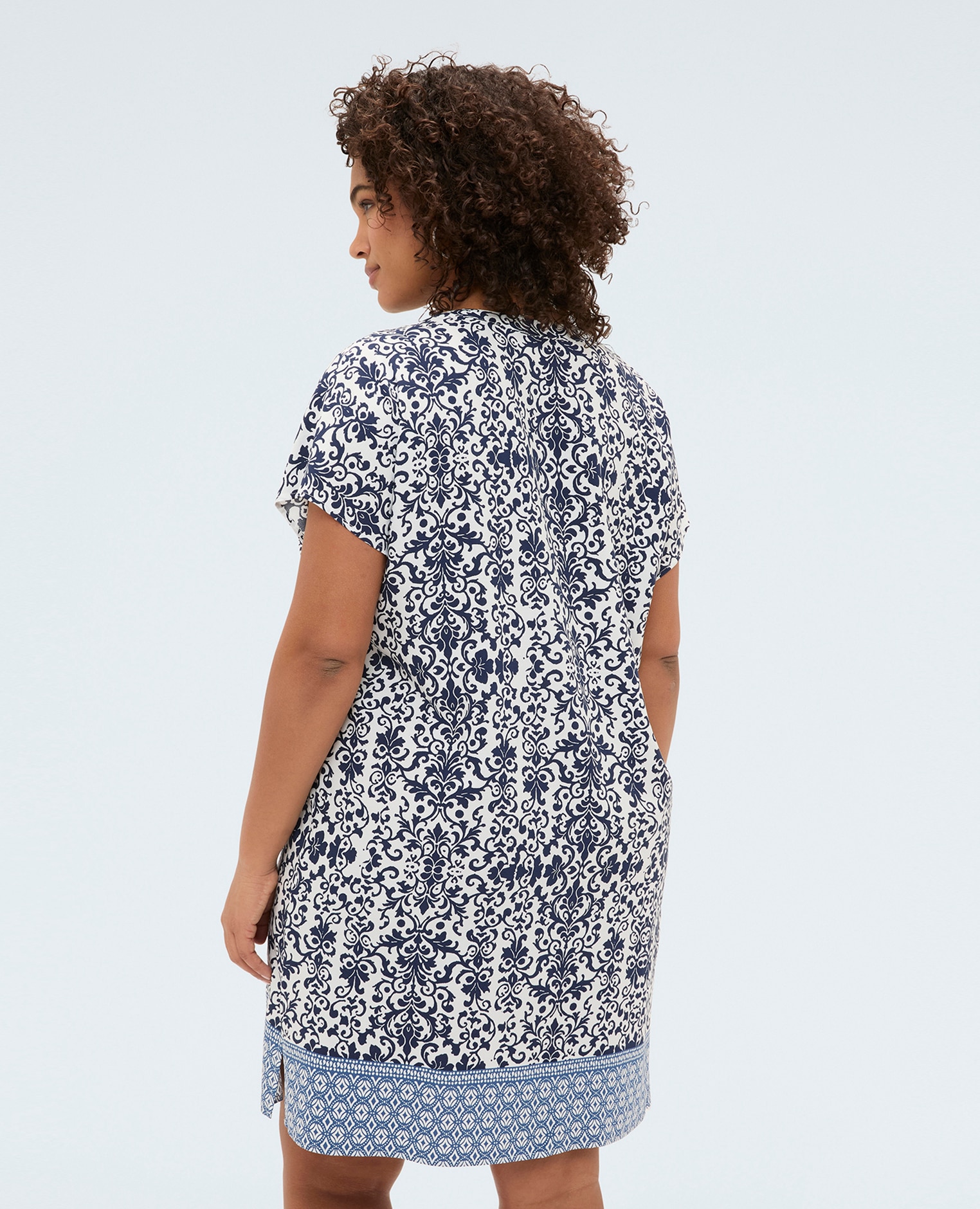 Vestido corto en viscosa con estampado estampado decorativo all-over con borde en contraste en el dobladillo - Fiorella Rubino - Azul Azul-2
