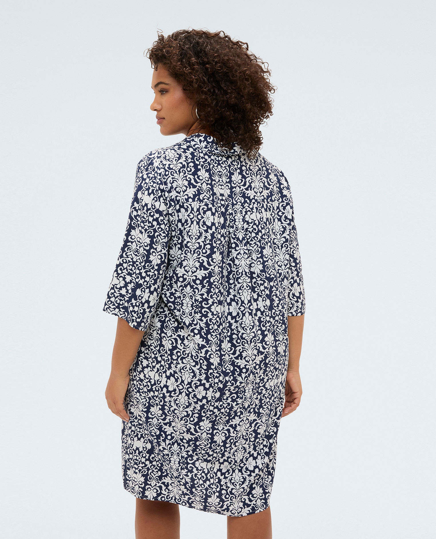 Vestido camisero de viscosa con estampado cuello clásico mangas cortas tipo kimono - Fiorella Rubino - Azul Azul-2
