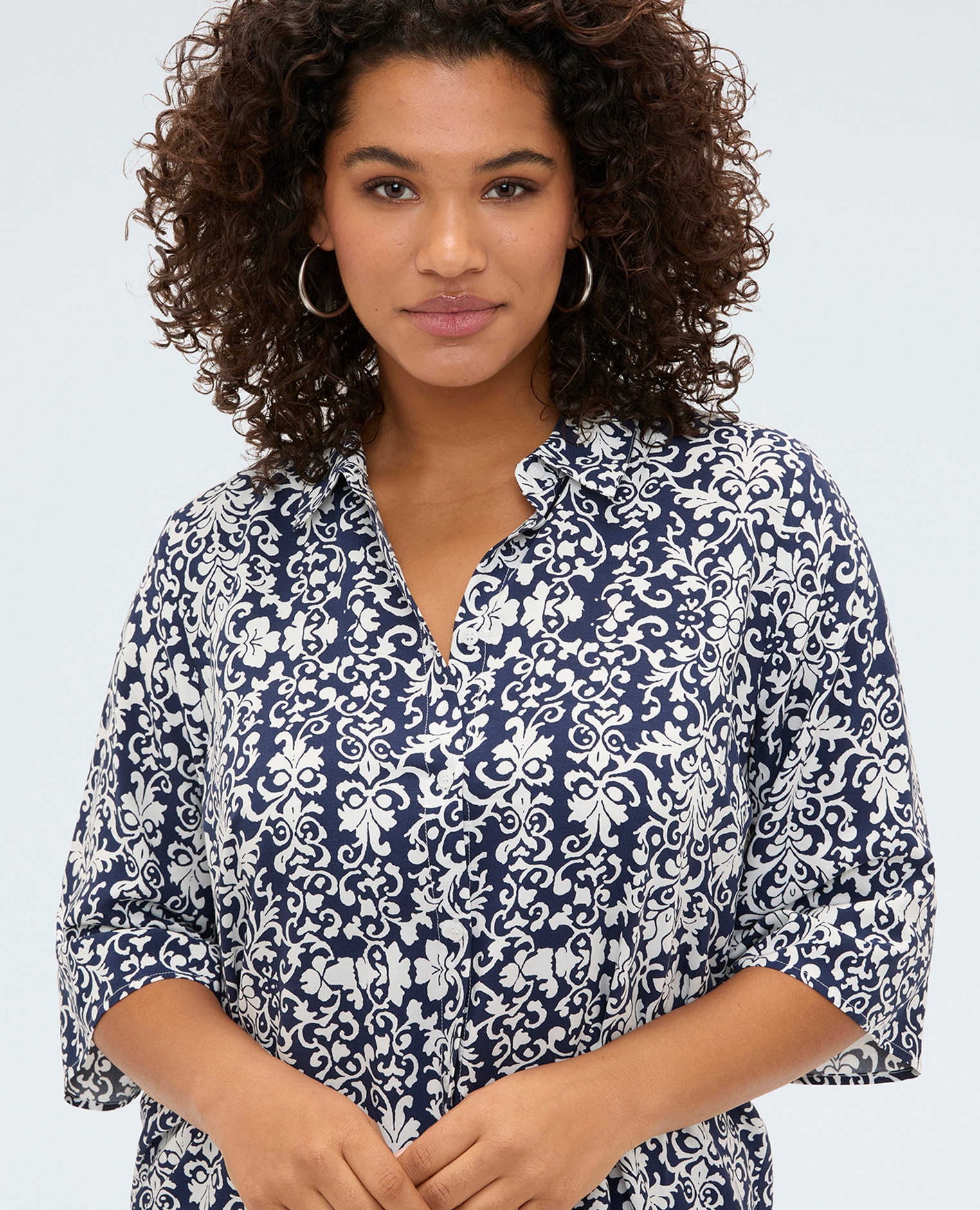 Vestido camisero de viscosa con estampado cuello clásico mangas cortas tipo kimono - Fiorella Rubino - Azul Azul-4