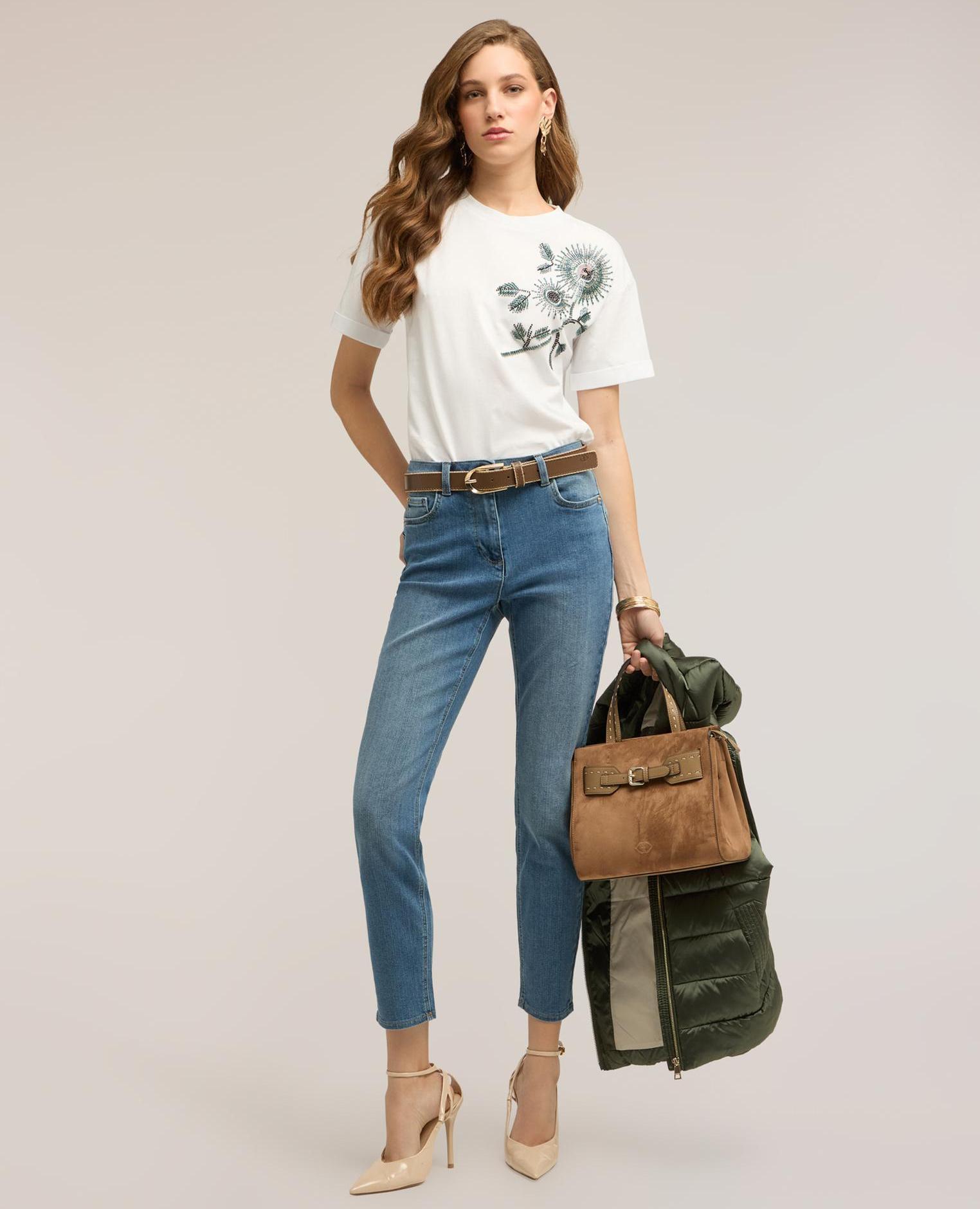 Camiseta de mujer de jersey con aplicaciones florales ajuste boxy con escote redondo - Motivi - Blanco Blanco-3