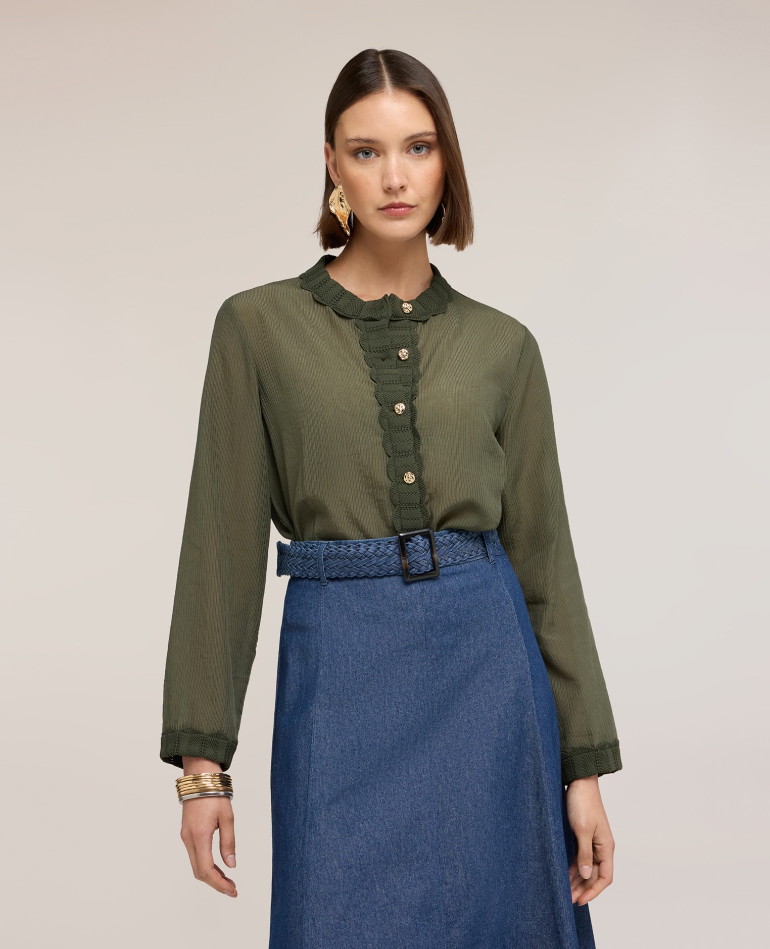 Camisa de mujer de mezcla de lyocell con bordes de punto escote redondo con cierre frontal de botones bordes tono sobre tono - Motivi - Verde militar Verde militar-1
