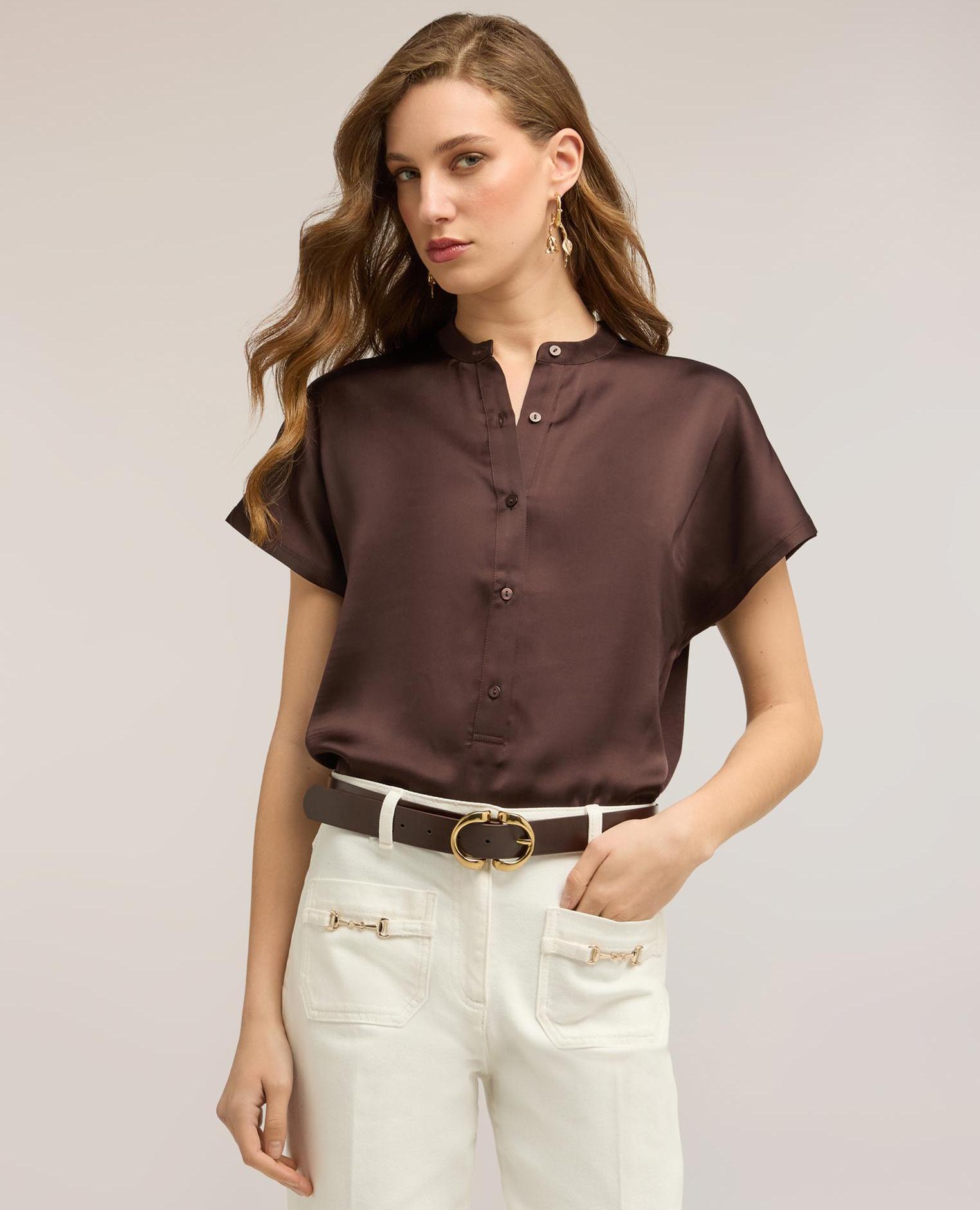 Camiseta de mujer de raso con escote de serafina ajuste regular con cierre frontal de serafina - Motivi - Marrón Marrón-1