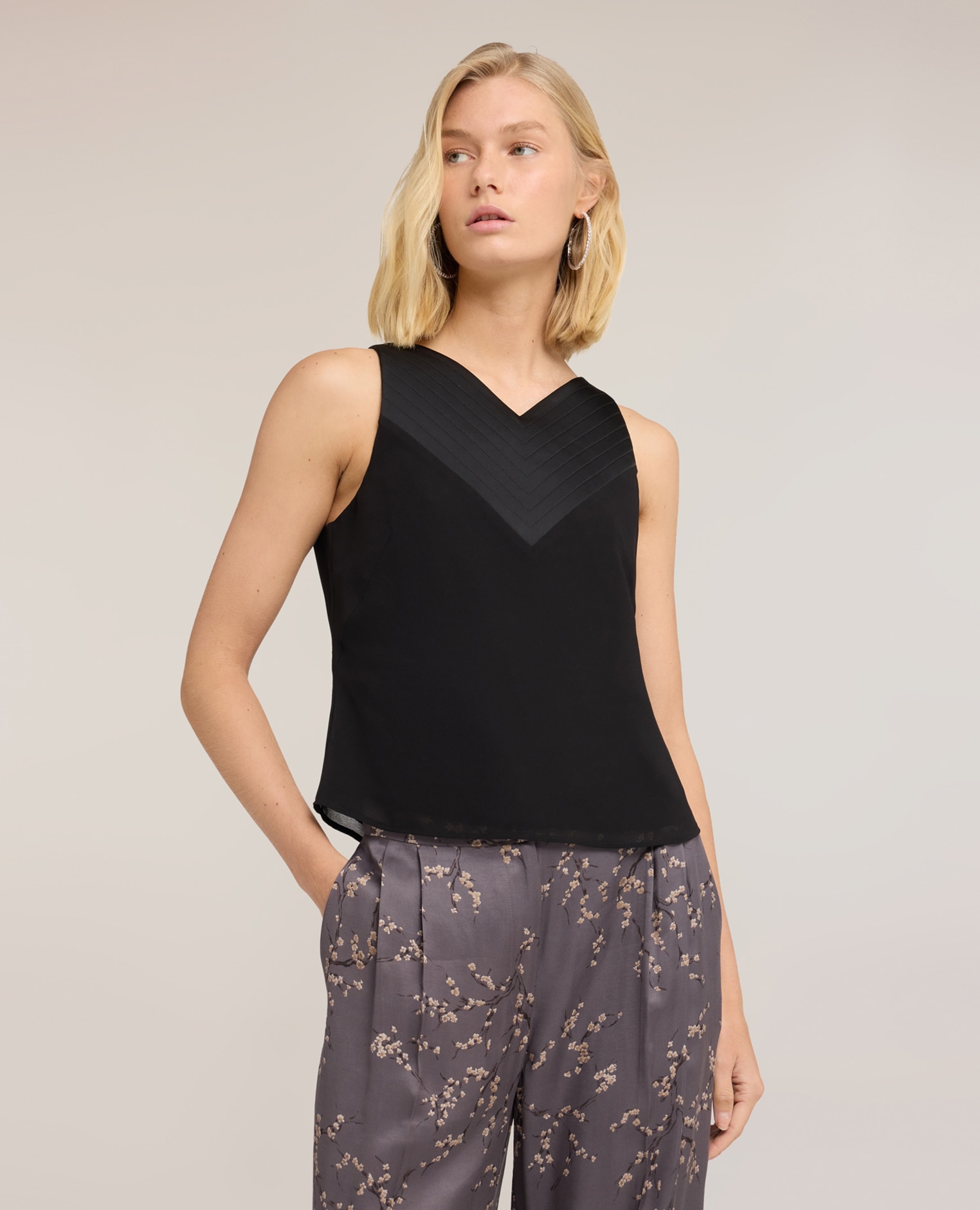 Top de mujer de georgette con escote en v cierre con cremallera lateral - Motivi - Negro Negro-1