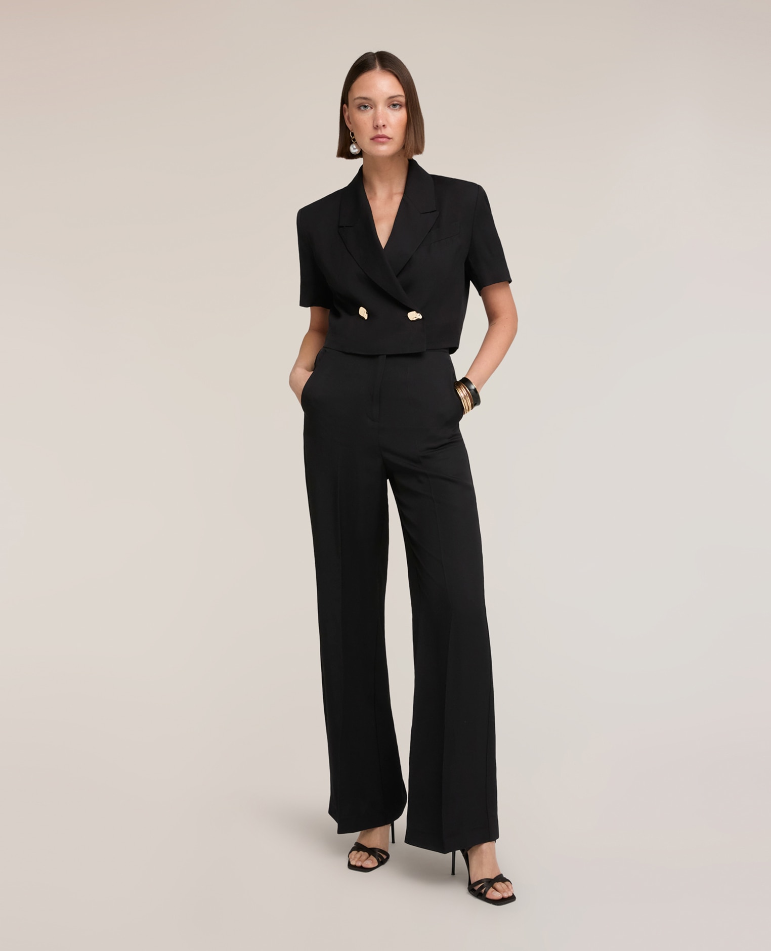 Chaqueta de mujer corta cruzada de manga corta modelo con ajuste boxy y cierre cruzado con botones - Motivi - Negro Negro-3
