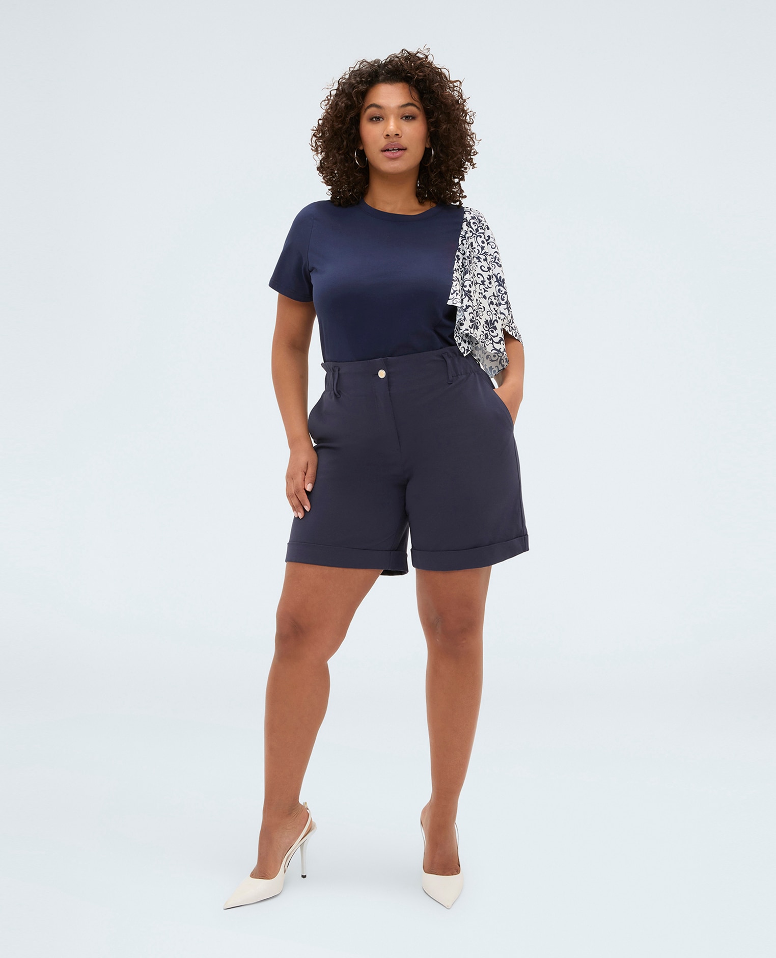 Camiseta de mujer bimaterial con manga estampada mezcla dos tejidos diferentes para un efecto combo original - Fiorella Rubino - Azul Azul-3