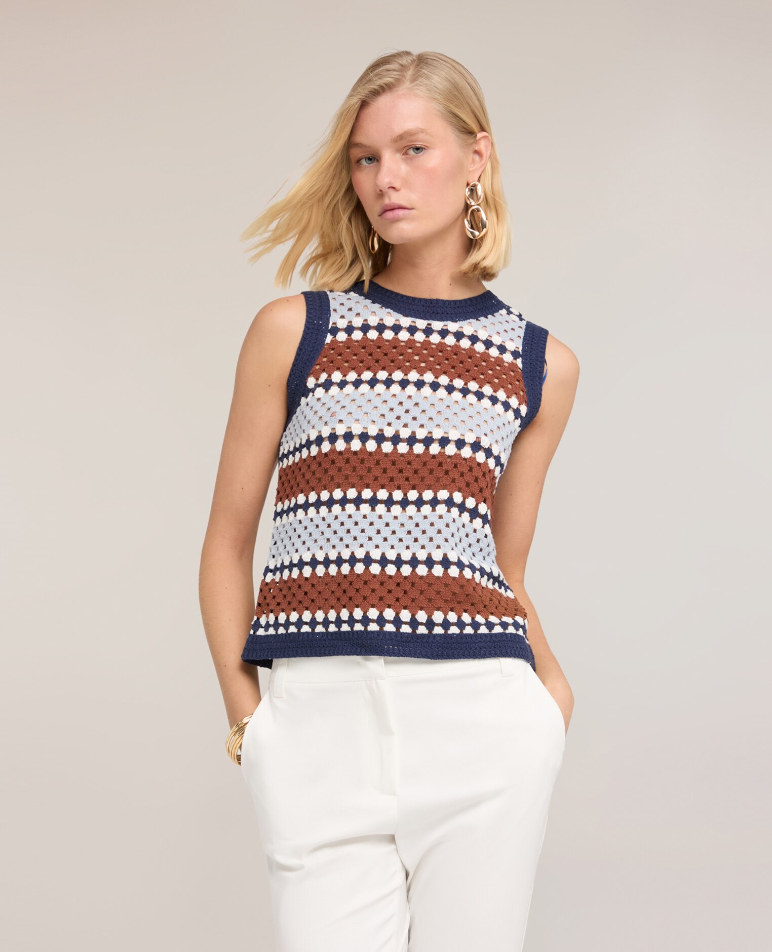 Motivi - Jersey de mujer de punto crochet modelo corto sin mangas.